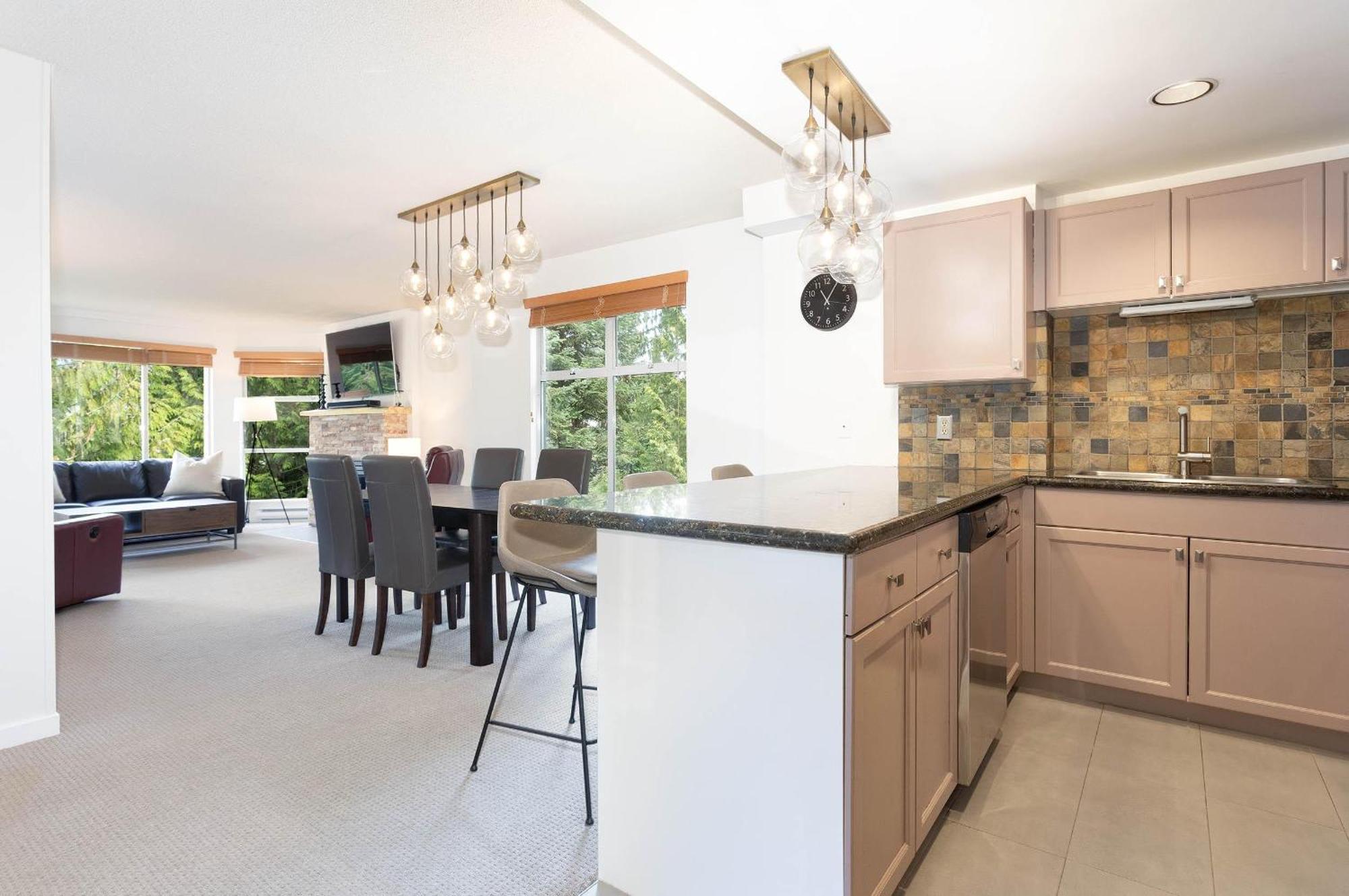 Holiday home Woodrun 417 | Ski-in Ski-out, Pool, Hot Tub, Free Parking Whistler