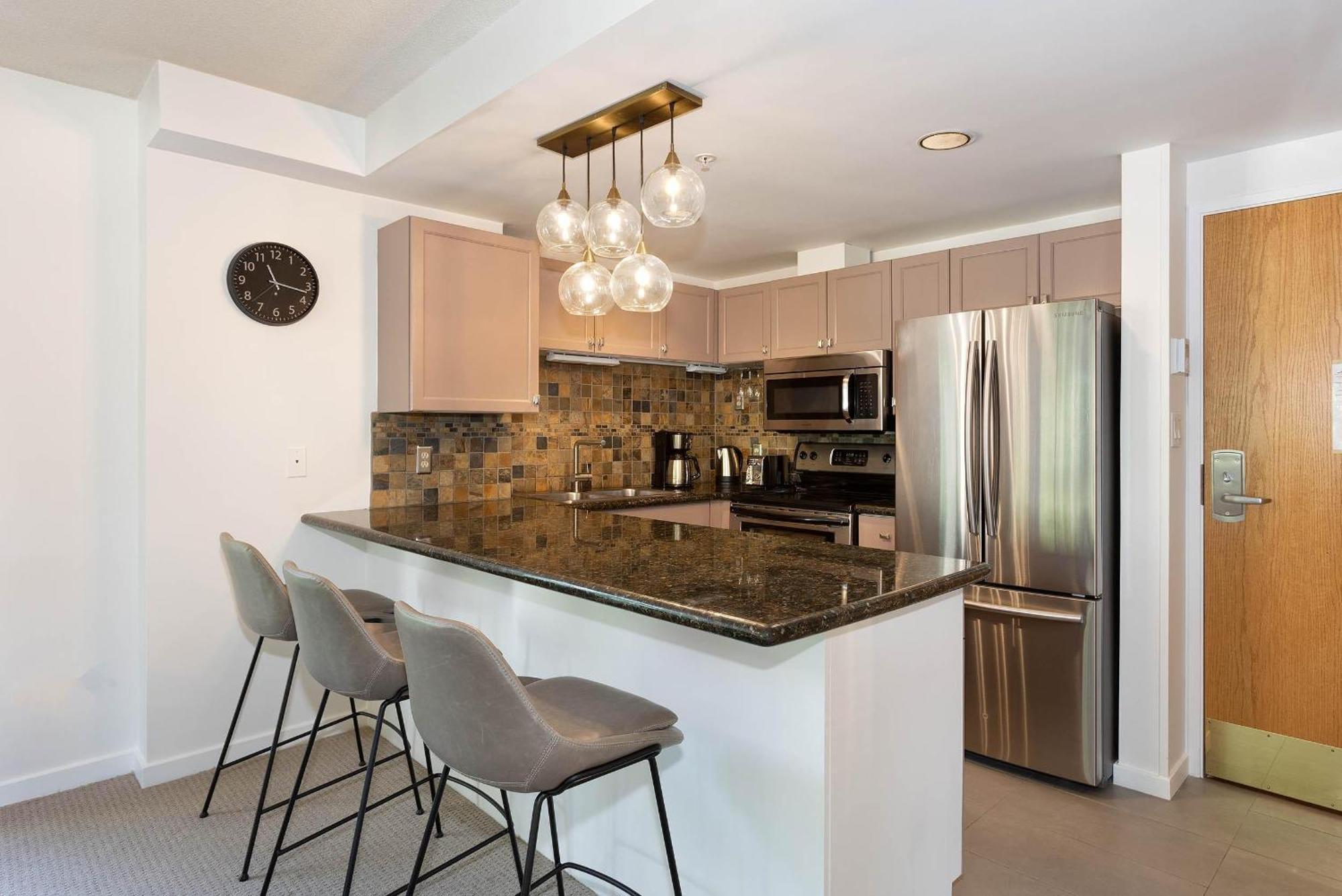 Woodrun 417 | Ski-in Ski-out, Pool, Hot Tub, Free Parking * Whistler