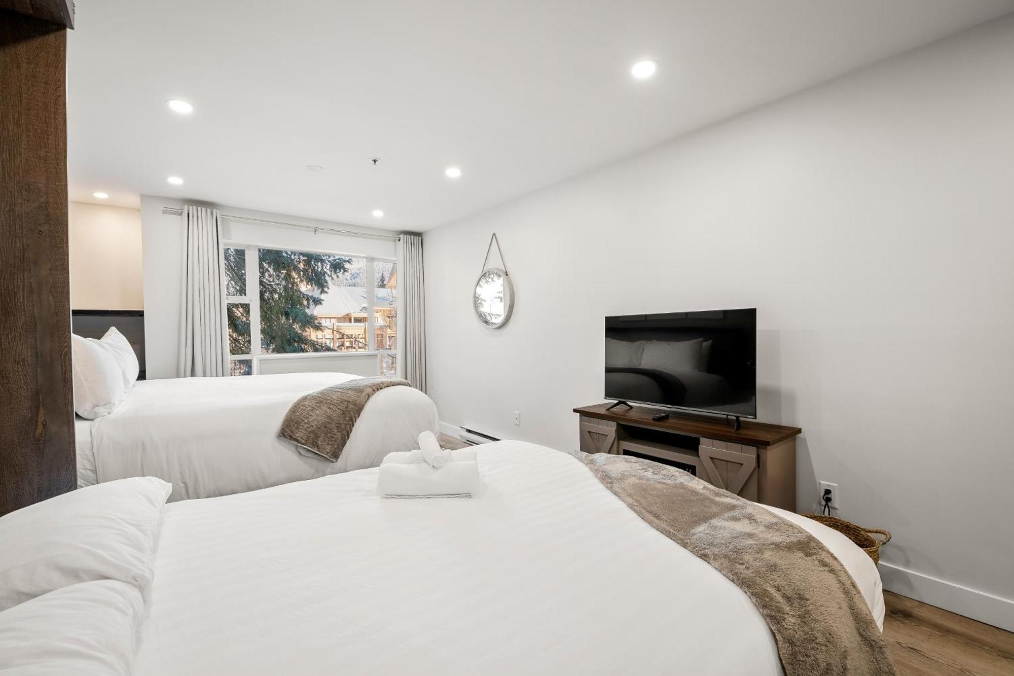 Apartment In & Out, Heart Of Upper Village, Pool & Hot Tub