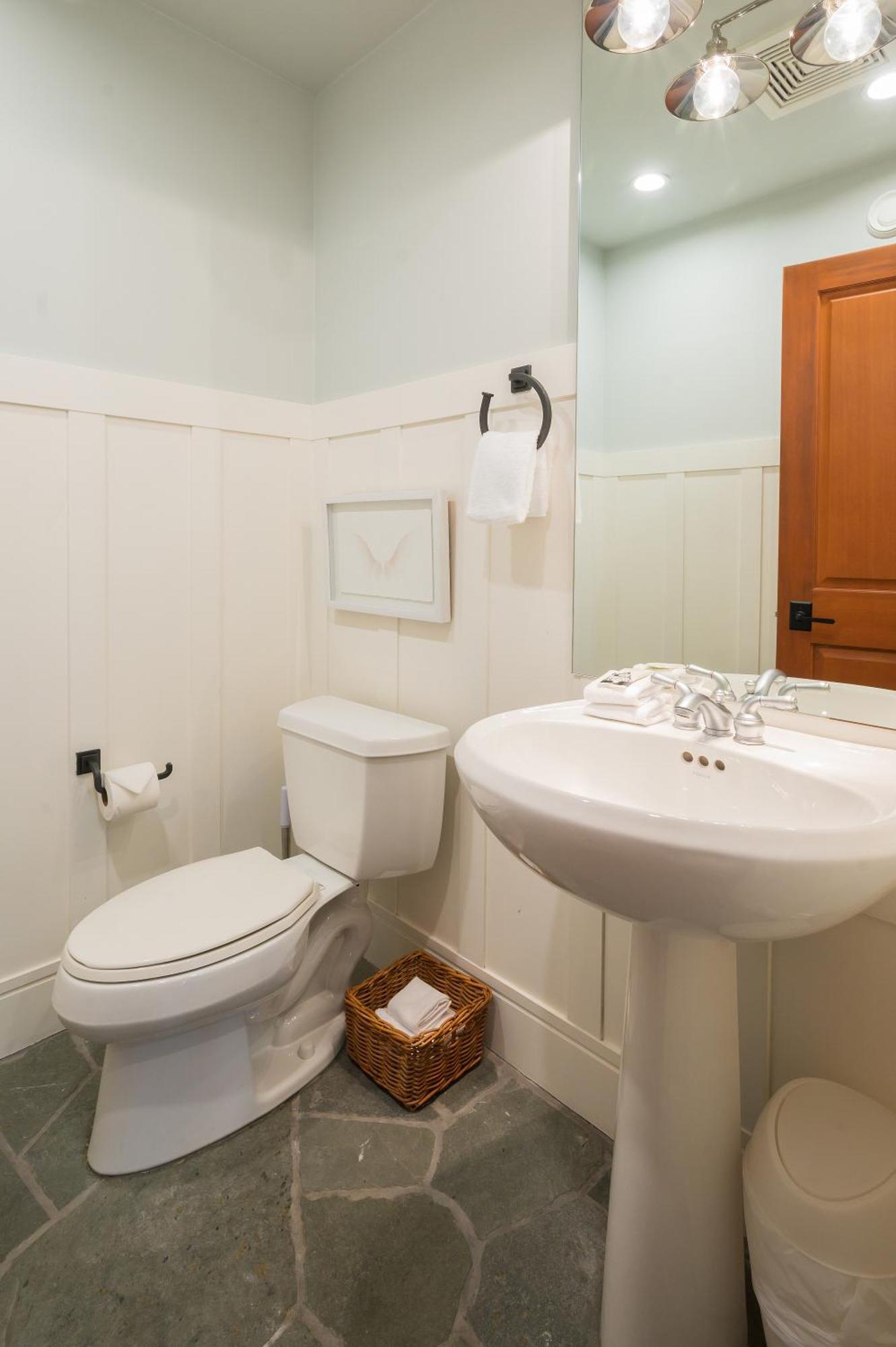 3br, Taluswood Heights, Luxury, Private Hot Tub, Ski-in Ski-out, By Harmony Holiday home Whistler