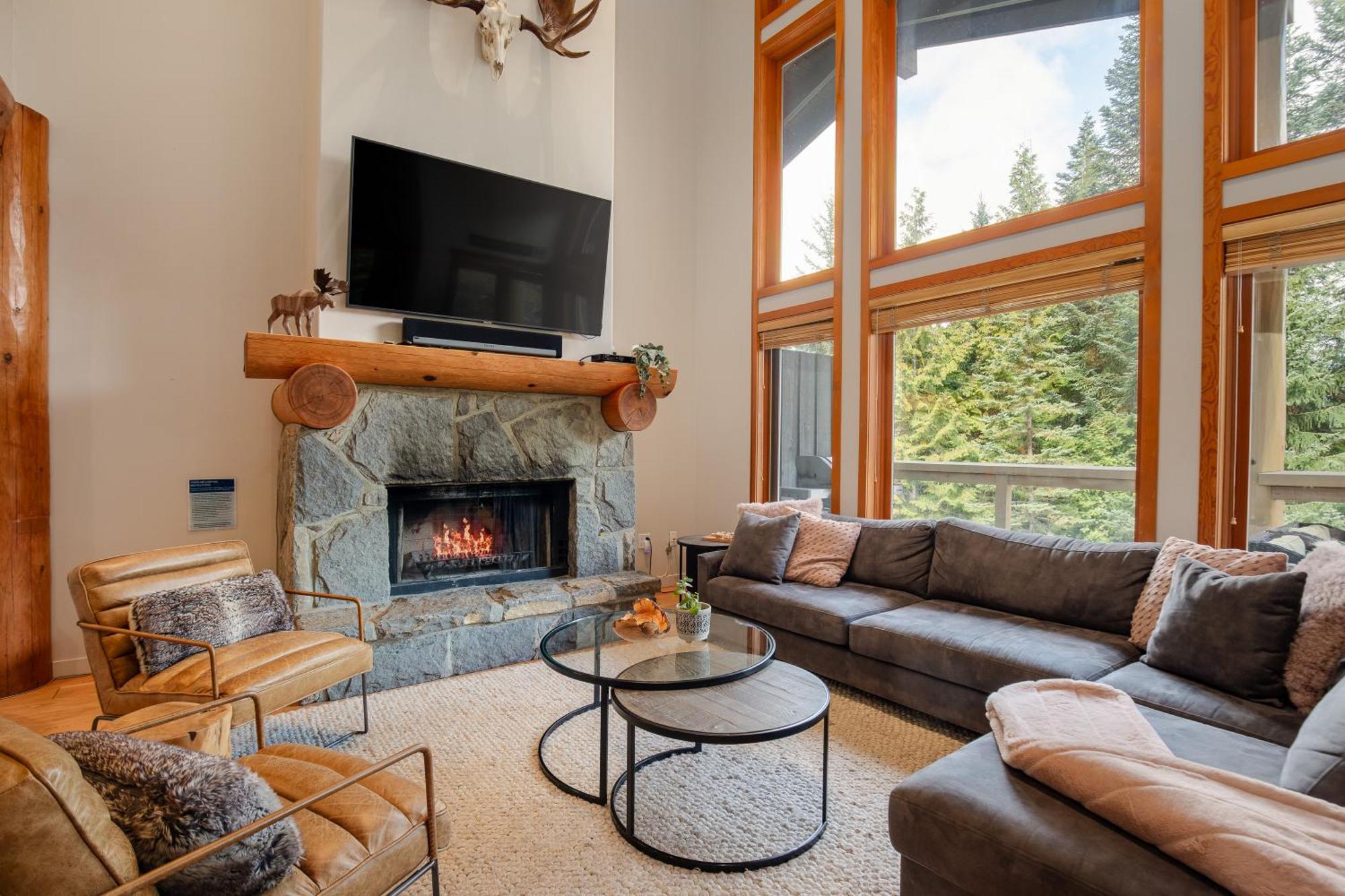 Luxury Mountain Retreat With Private Hot Tub By Harmony Whistler
