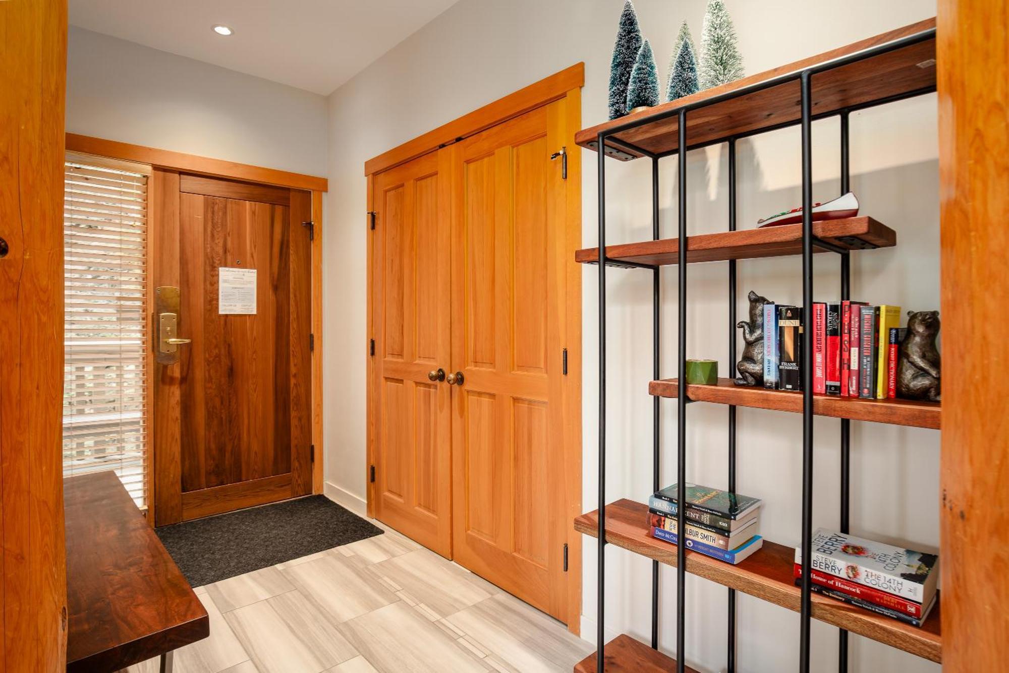 Luxury Mountain Retreat With Private Hot Tub By Harmony * Whistler