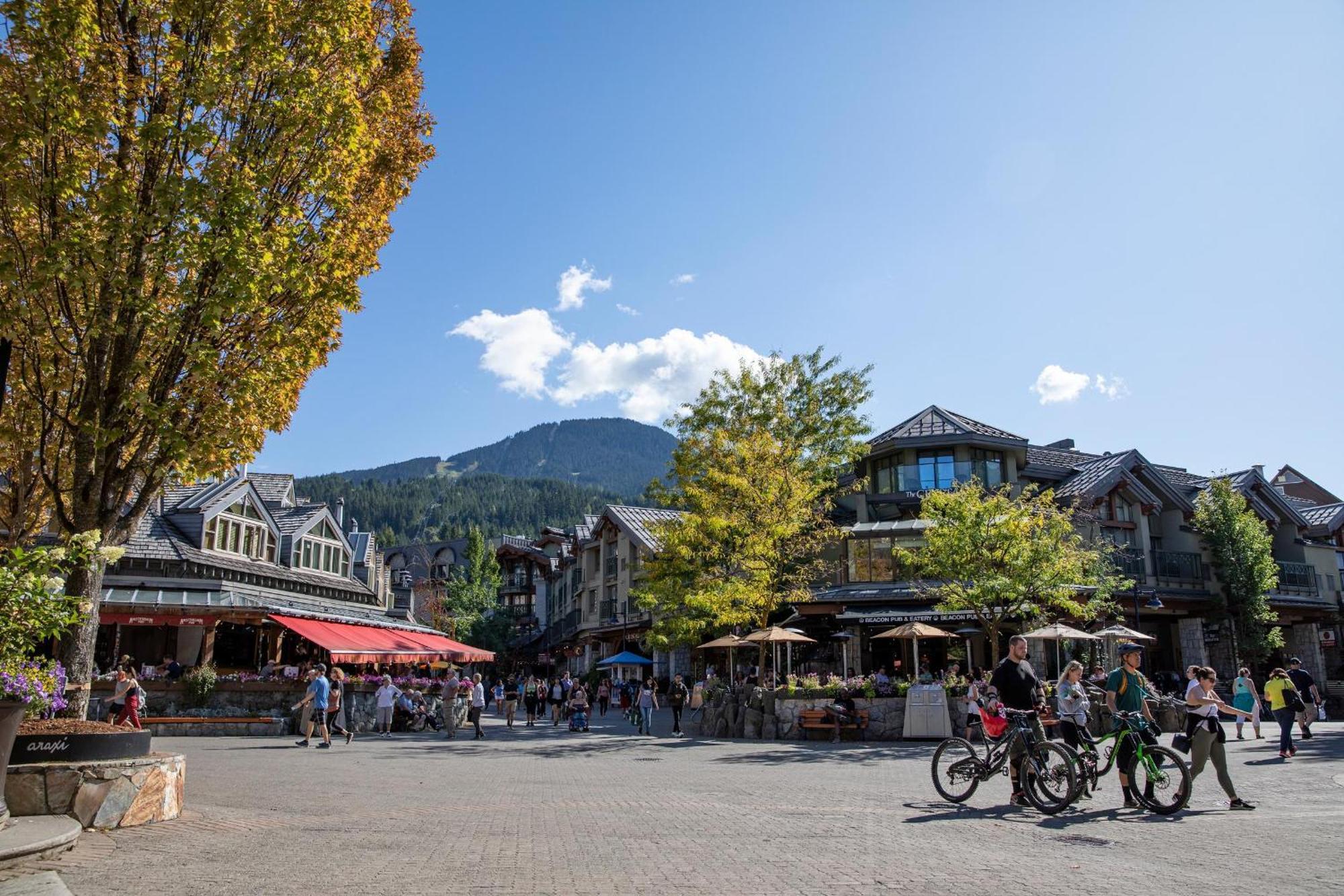 Holiday home Blackcomb Greens 06 | Spacious Townhome, Shared Hot Tub, Near Shuttle & X-country Skiing Whistler