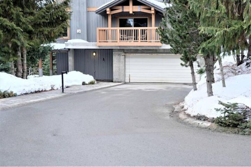 Creekside 2 Bedroom With Incredible Mountain Views * Whistler