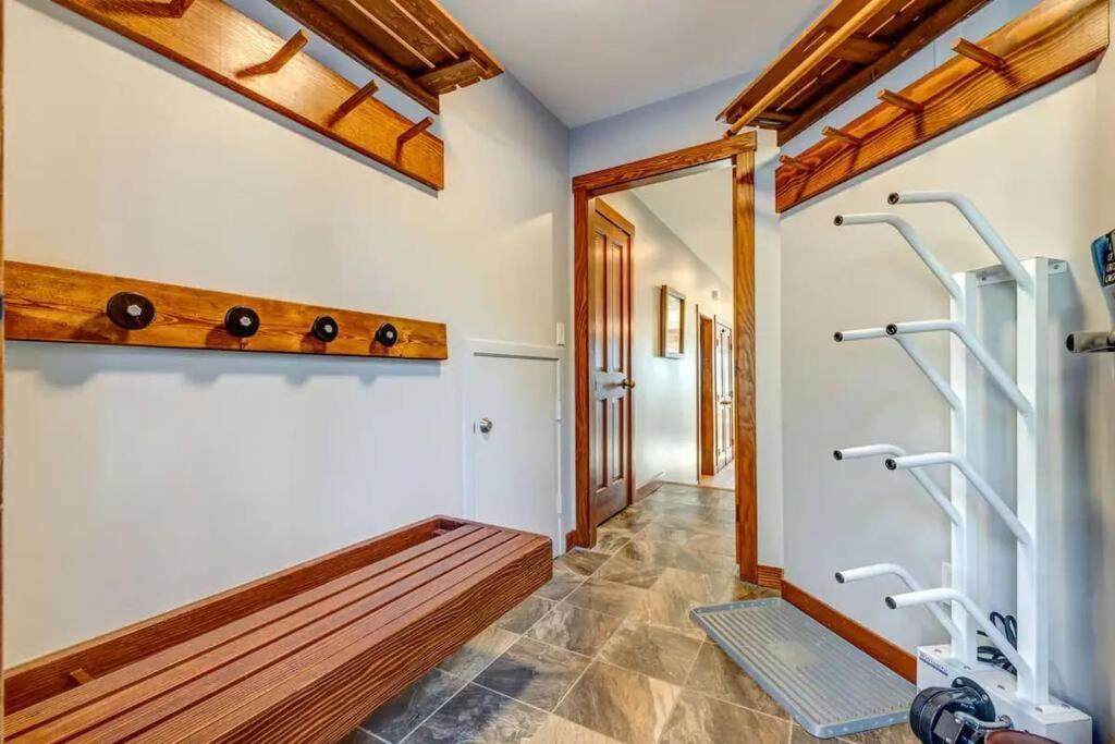 Creekside 2 Bedroom With Incredible Mountain Views Holiday home *