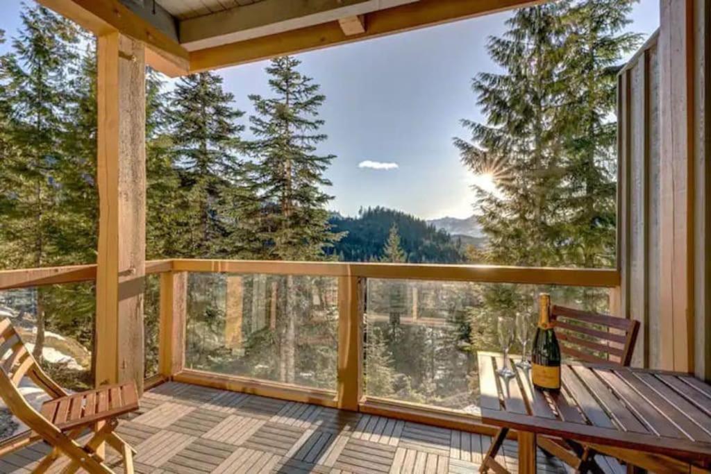 Creekside 2 Bedroom With Incredible Mountain Views Holiday home Whistler