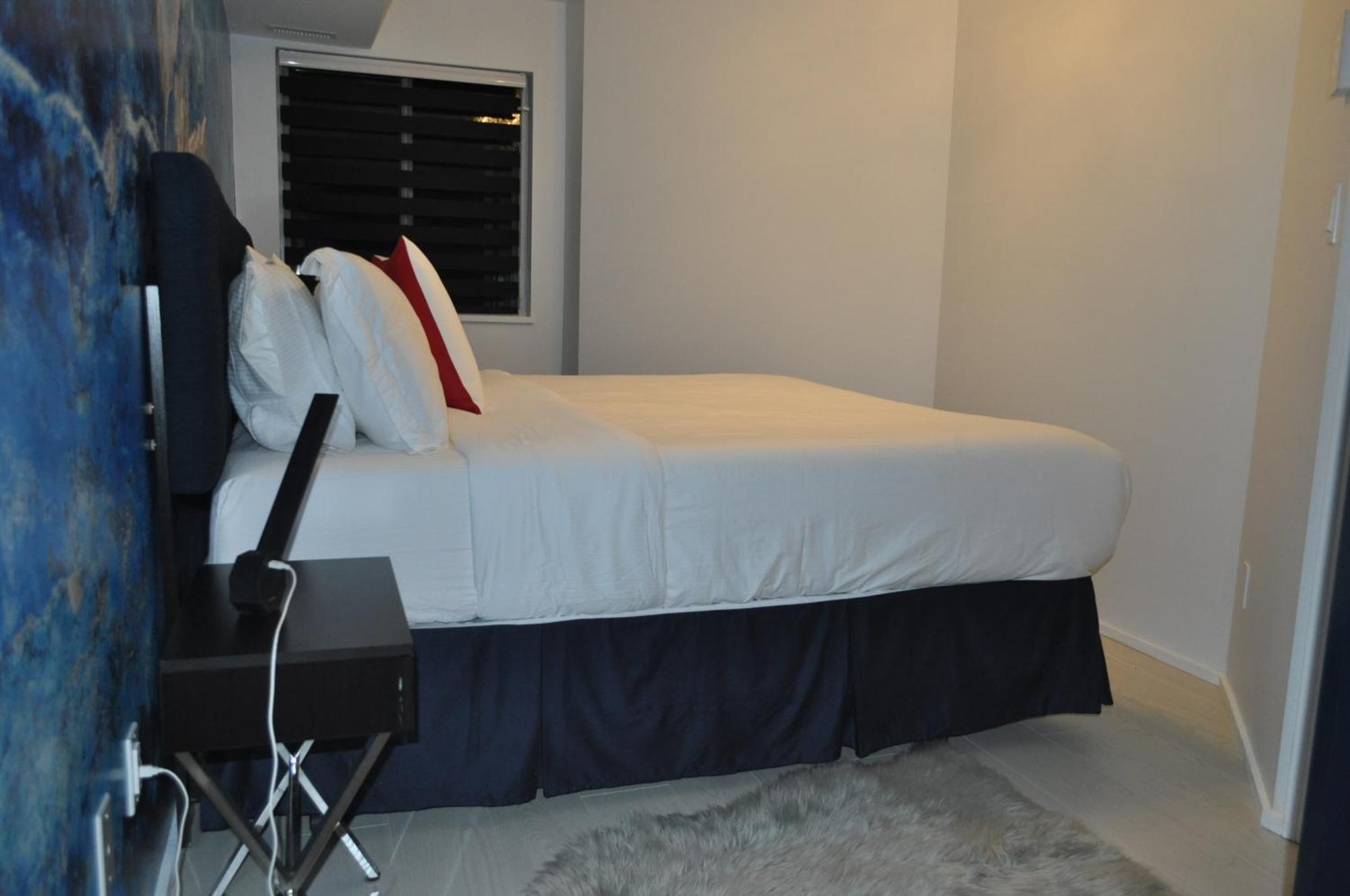 Upscale Modern Apartment