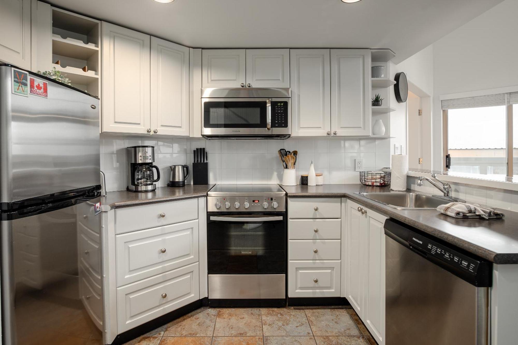 Olympic Plaza Views With Pool And Hot Tub By Harmony Holiday home *