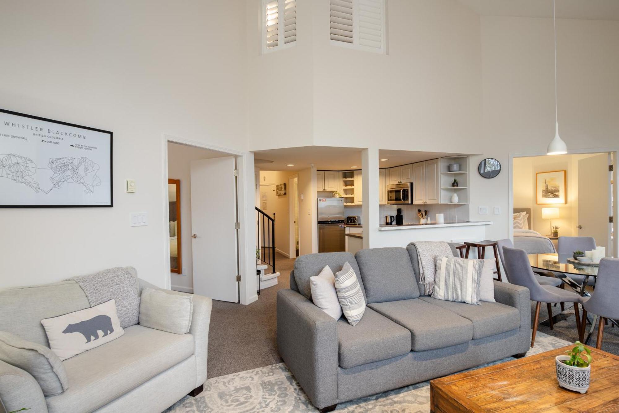Olympic Plaza Views With Pool And Hot Tub By Harmony Holiday home