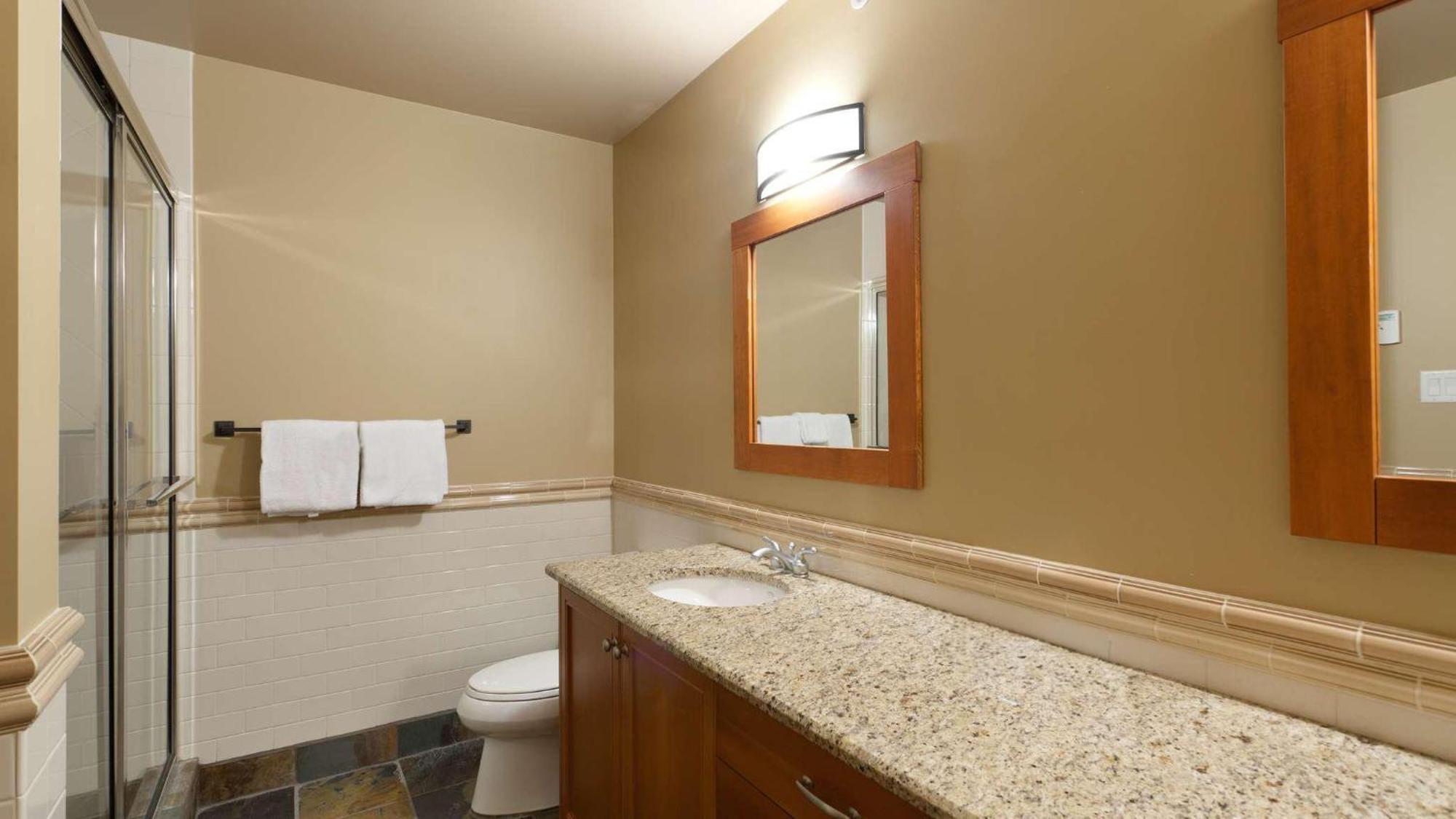 Taluswood The Heights 17 | Access Townhome With Private Hot Tub, & Scenic Views Holiday home