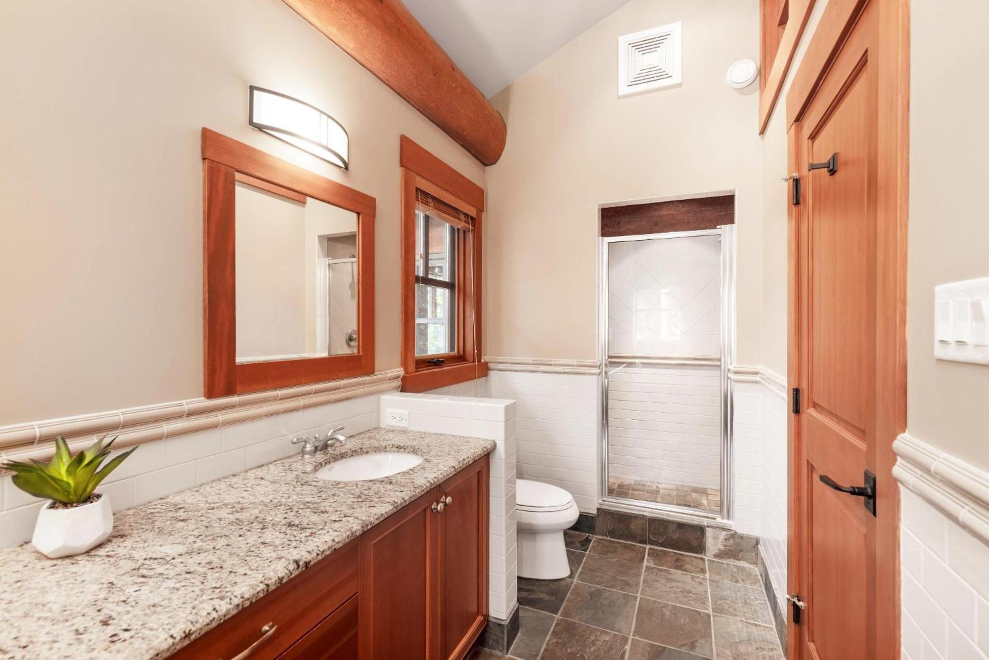 Holiday home Taluswood The Heights 17 | Access Townhome With Private Hot Tub, & Scenic Views *