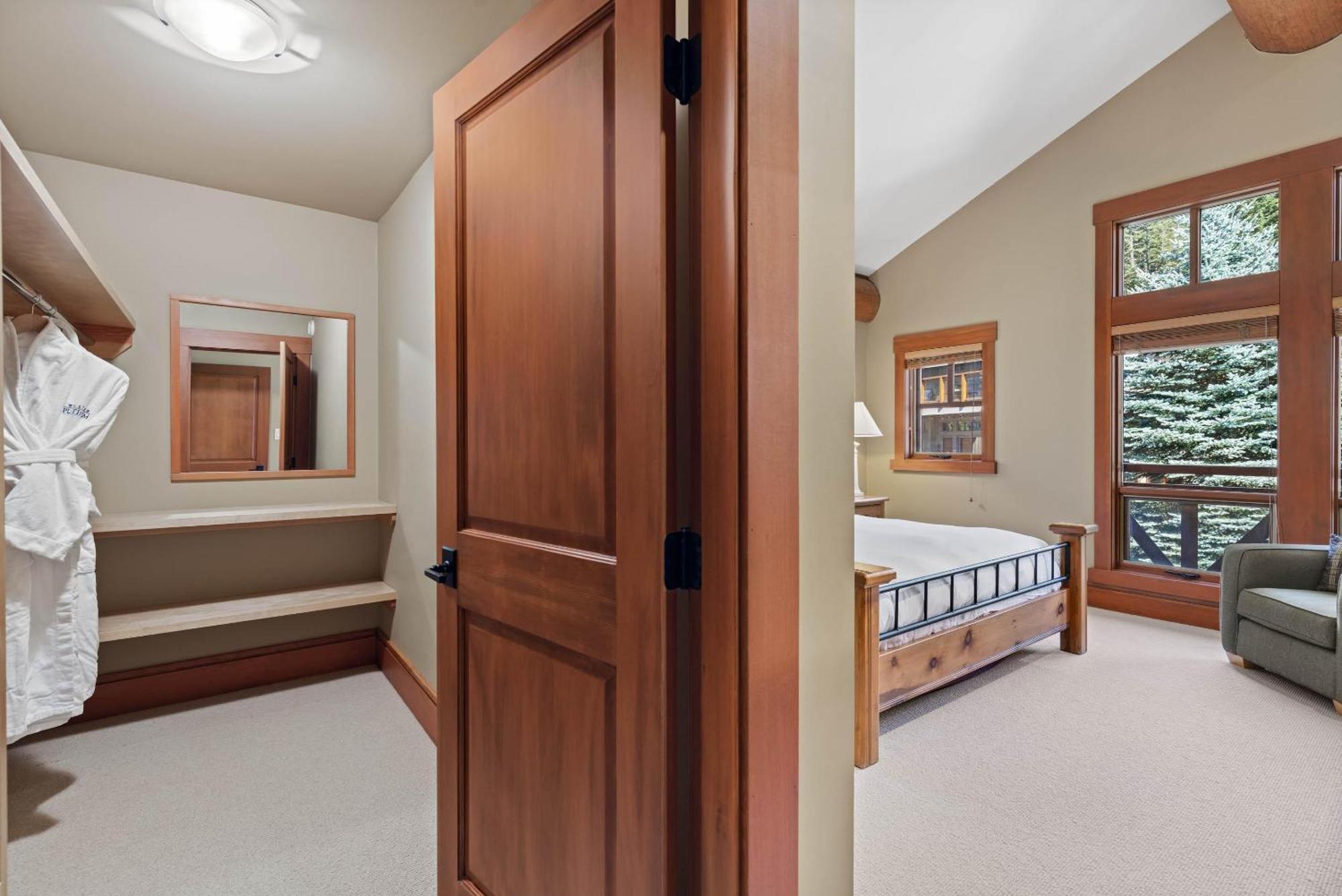 Holiday home Taluswood The Heights 17 | Access Townhome With Private Hot Tub, & Scenic Views Whistler