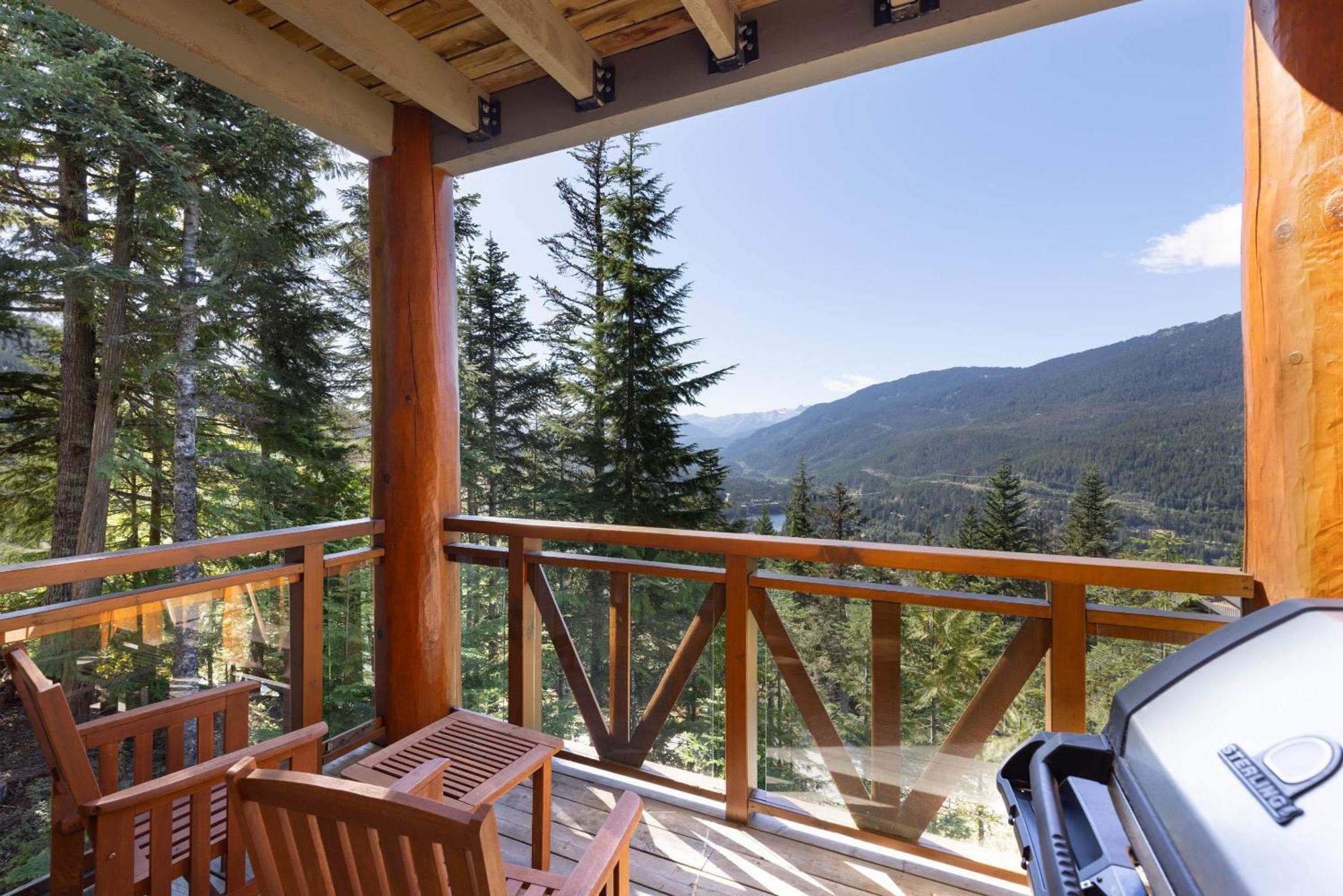 Taluswood The Heights 17 | Access Townhome With Private Hot Tub, & Scenic Views Whistler
