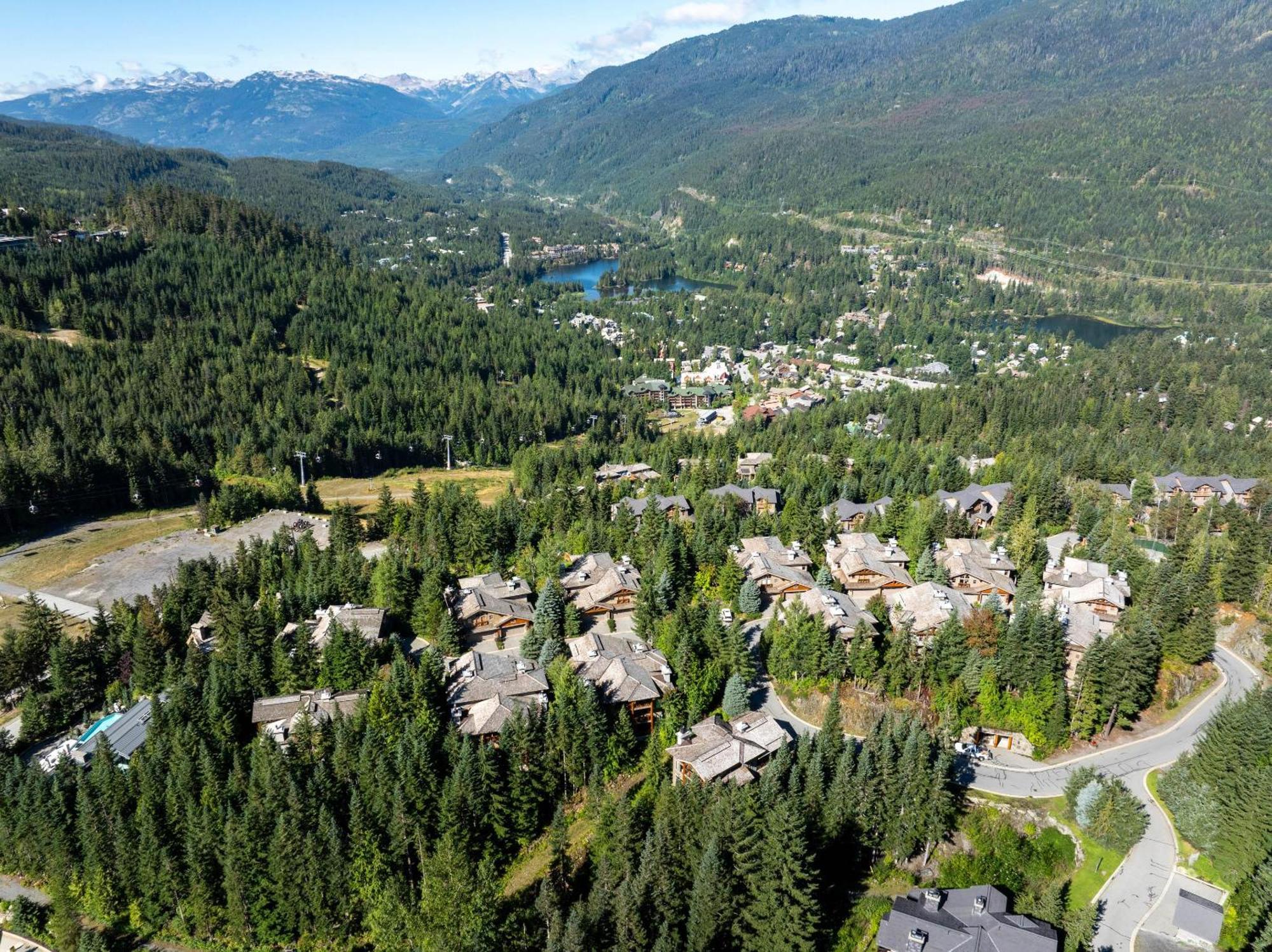 Taluswood The Heights 6 | Beautifully Updated W/ Private Hot Tub, Slopeside View, Parking * Whistler