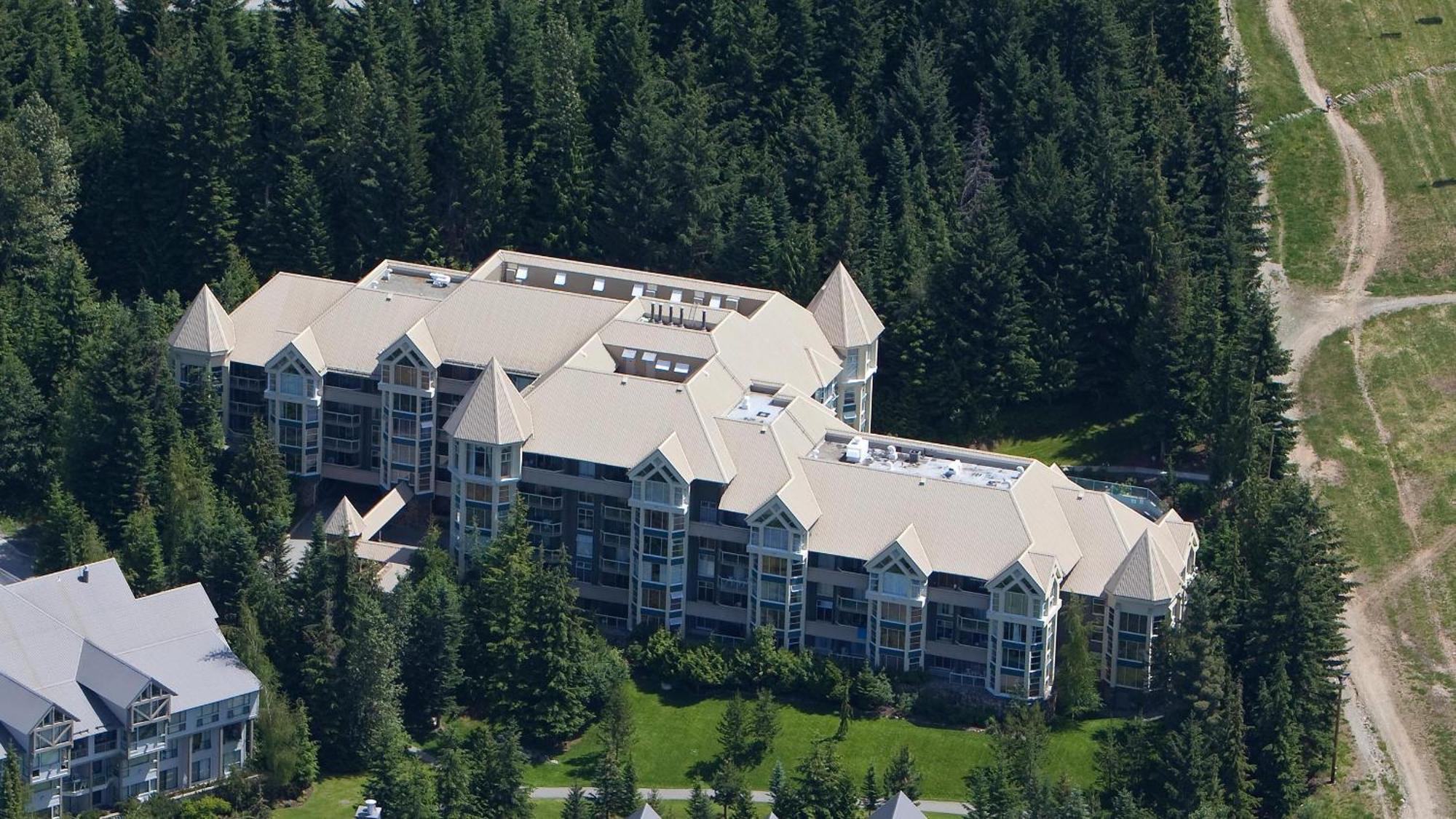 Woodrun 503 | Ski-in-ski-out, Upper Floor Views, Pool, Hot Tub, Gym Holiday home Whistler