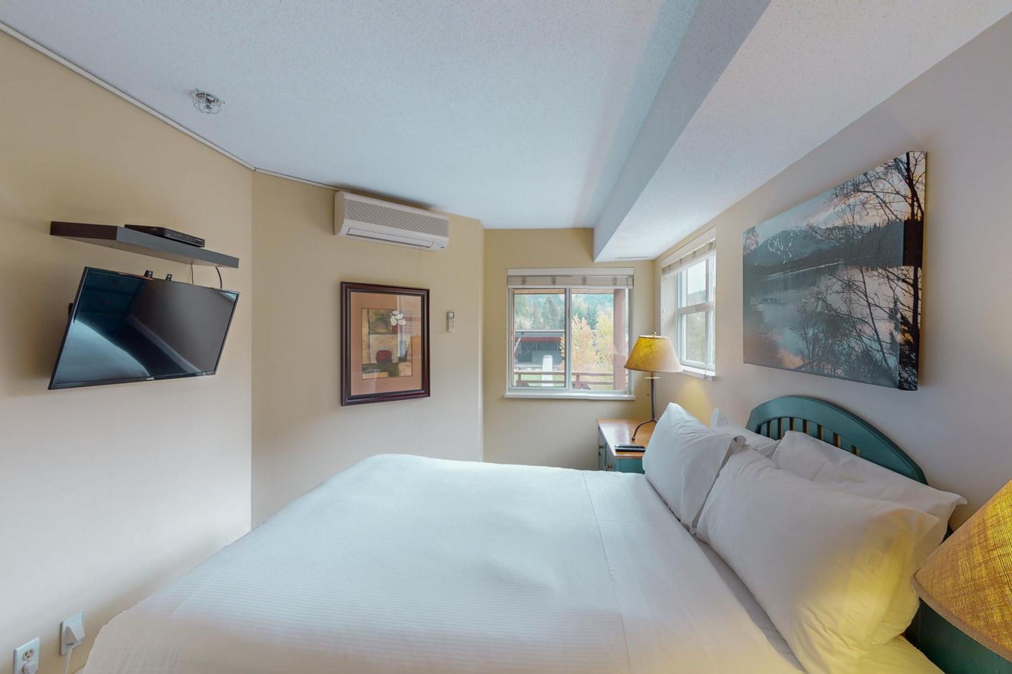 Marketplace Apartment *