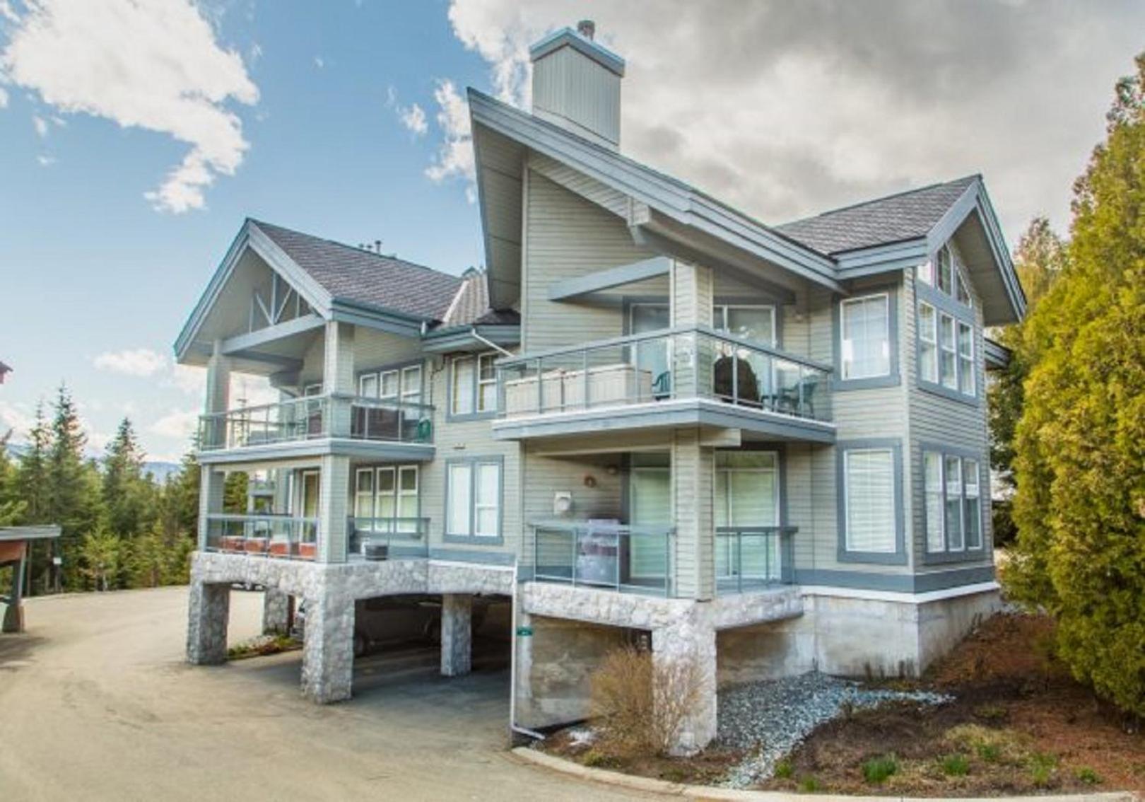 Floor With Mountain Views By Harmony Holiday home Whistler
