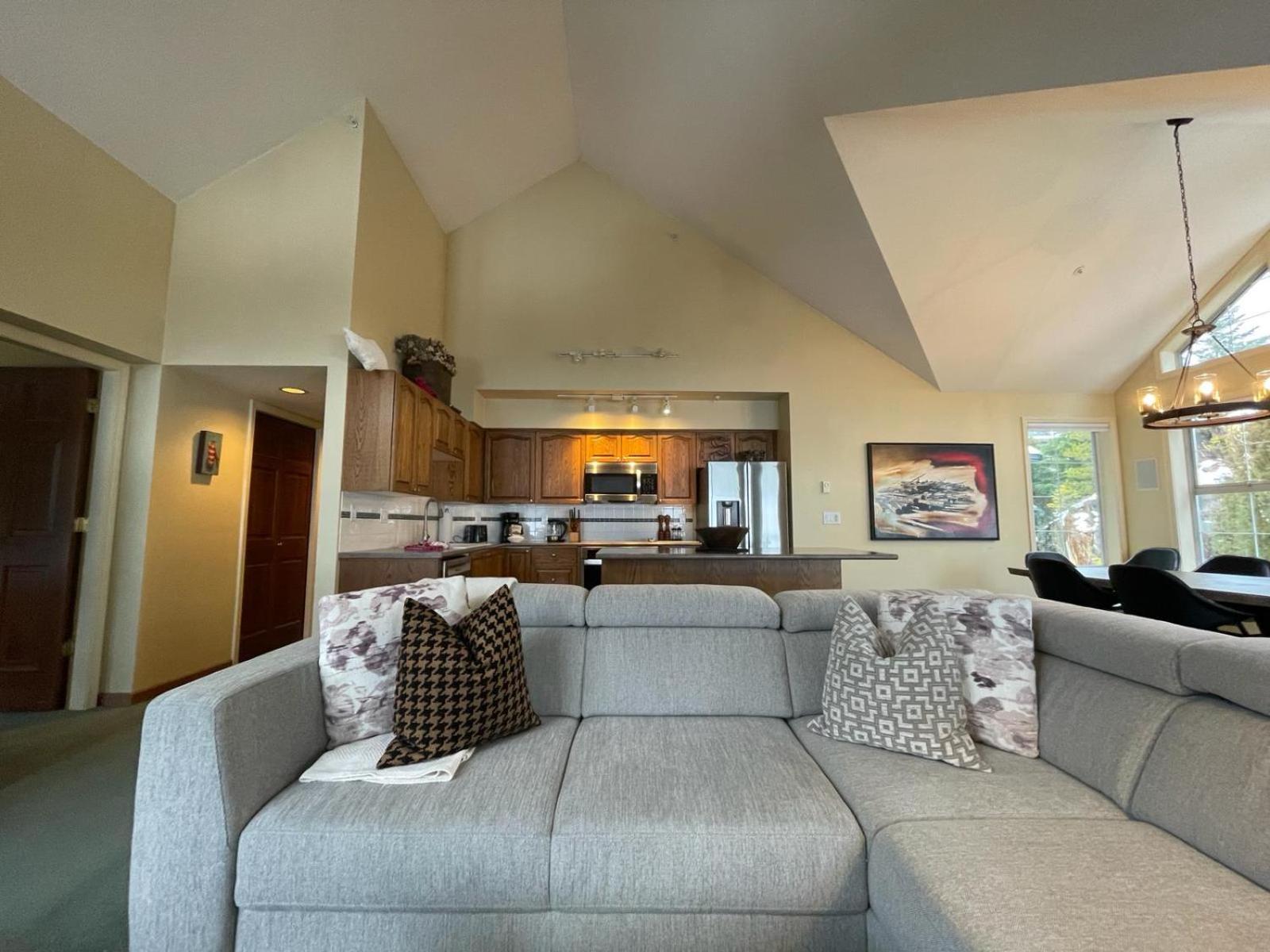 Floor With Mountain Views By Harmony *