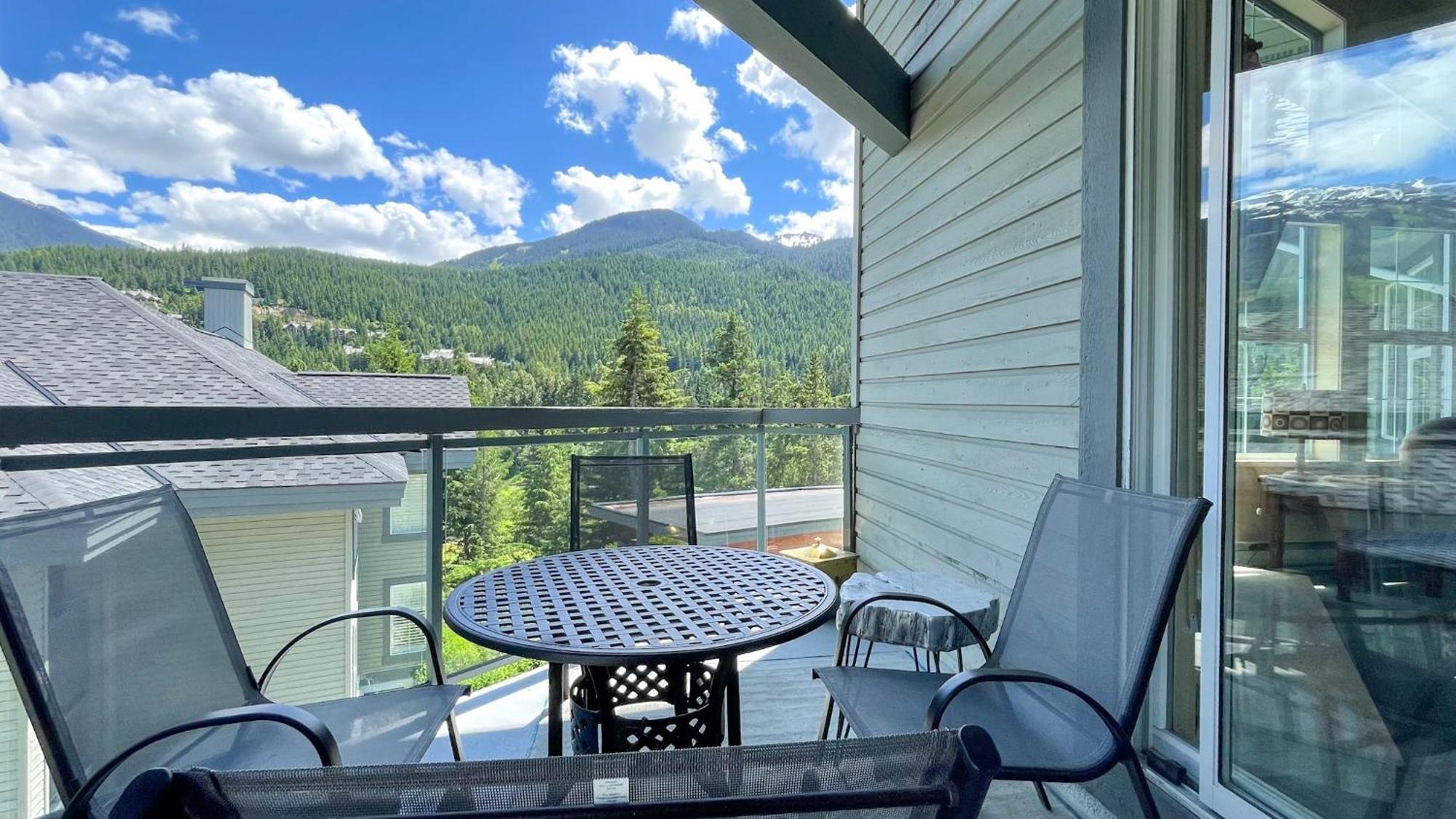 Floor With Mountain Views By Harmony Holiday home Whistler