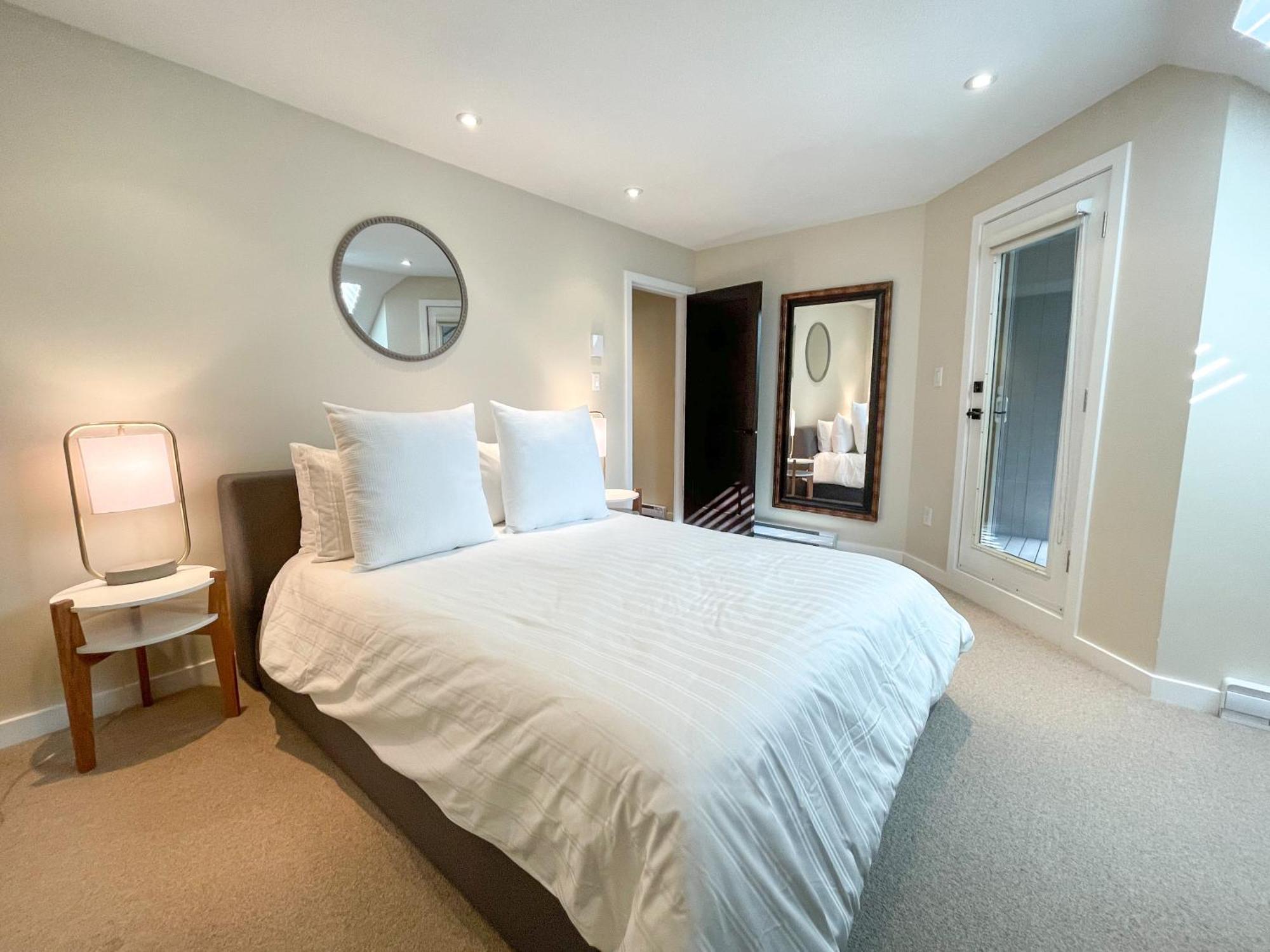Modern With Forest Views By Harmony Holiday home Whistler