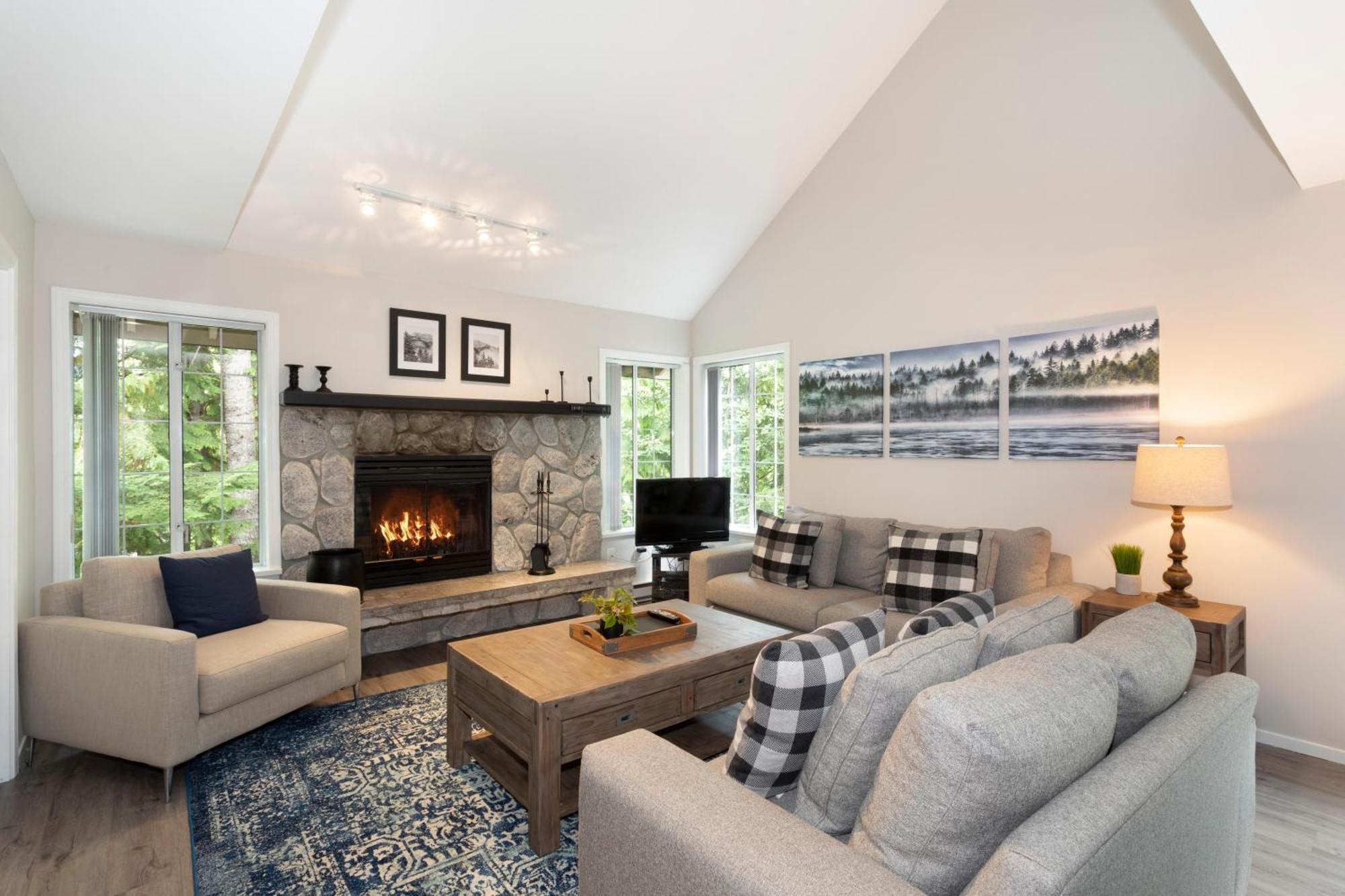 Stoneridge 32 | Spacious Townhome W/ Access, Private Hot Tub & Covered Parking Holiday home Whistler