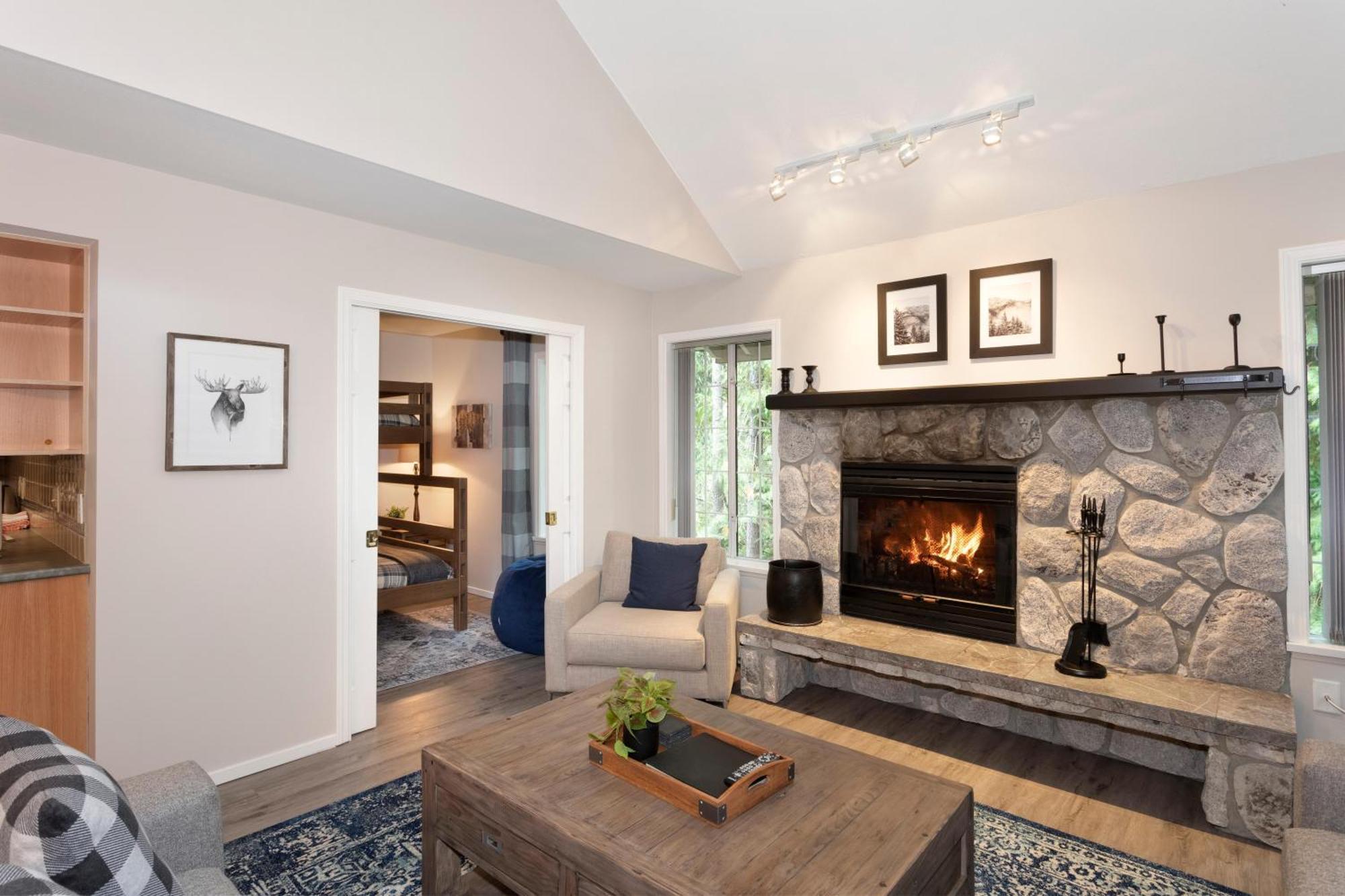 Stoneridge 32 | Spacious Townhome W/ Access, Private Hot Tub & Covered Parking *