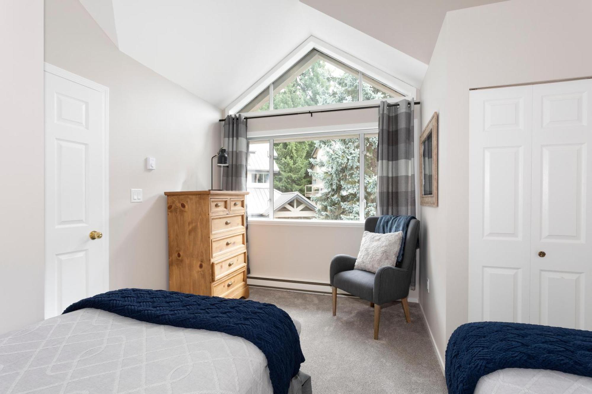 Holiday home Stoneridge 32 | Spacious Townhome W/ Access, Private Hot Tub & Covered Parking *