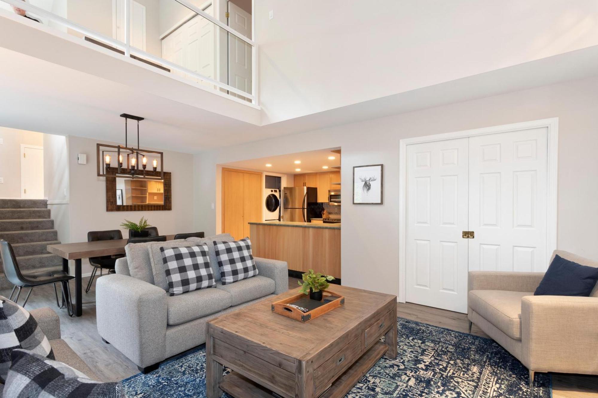 Stoneridge 32 | Spacious Townhome W/ Access, Private Hot Tub & Covered Parking Holiday home *
