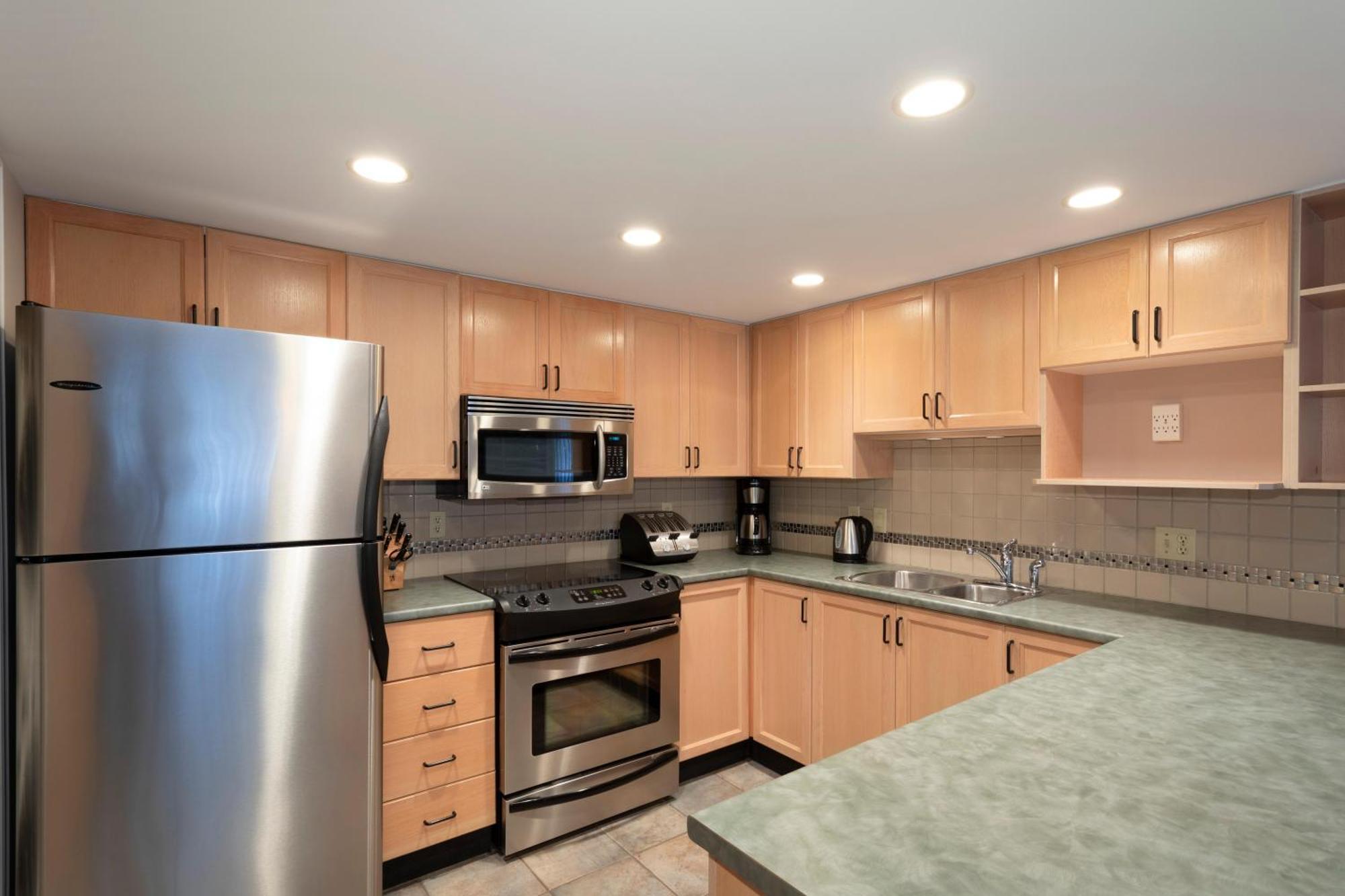 Holiday home Stoneridge 32 | Spacious Townhome W/ Access, Private Hot Tub & Covered Parking *