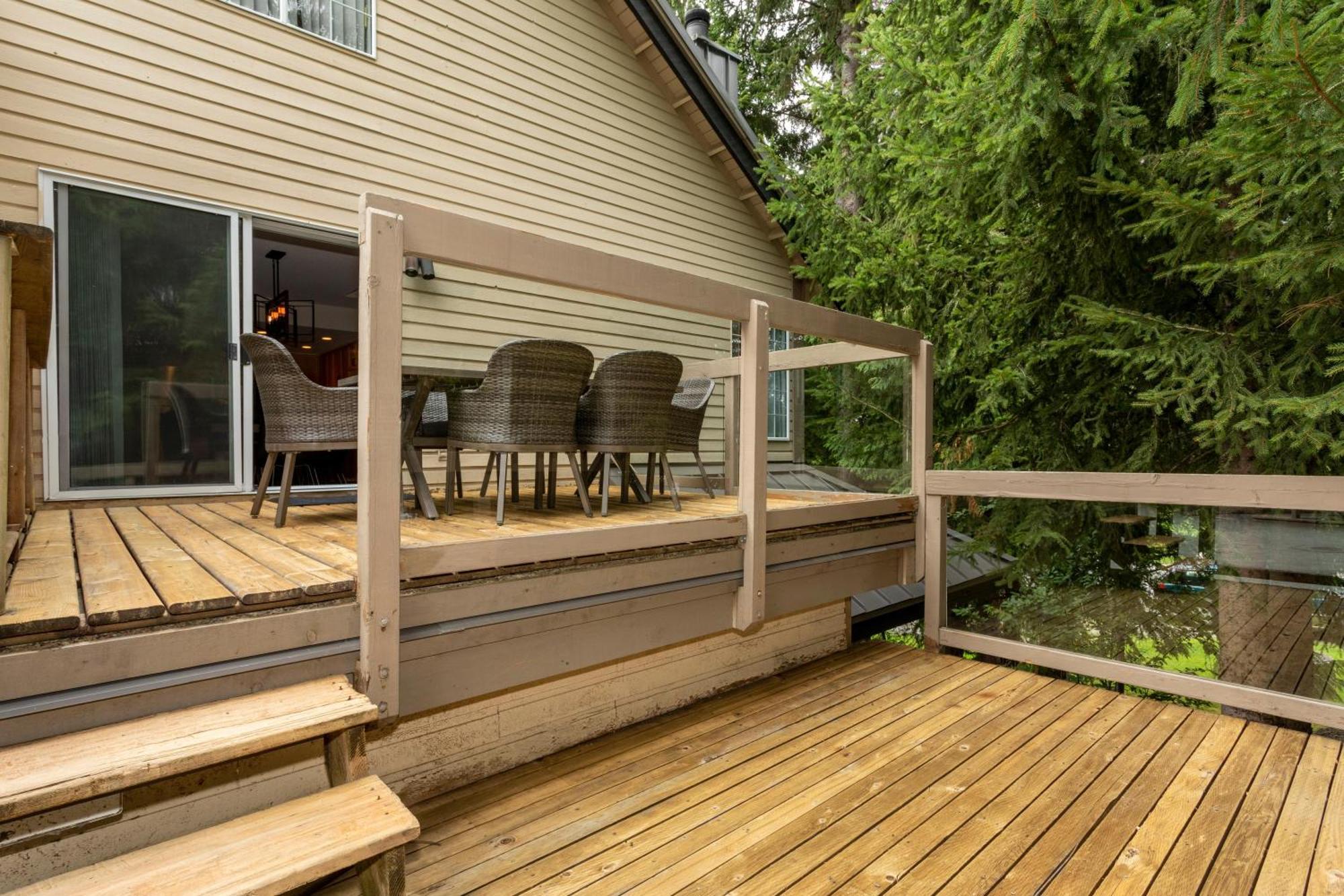 Holiday home Stoneridge 32 | Spacious Townhome W/ Access, Private Hot Tub & Covered Parking Whistler