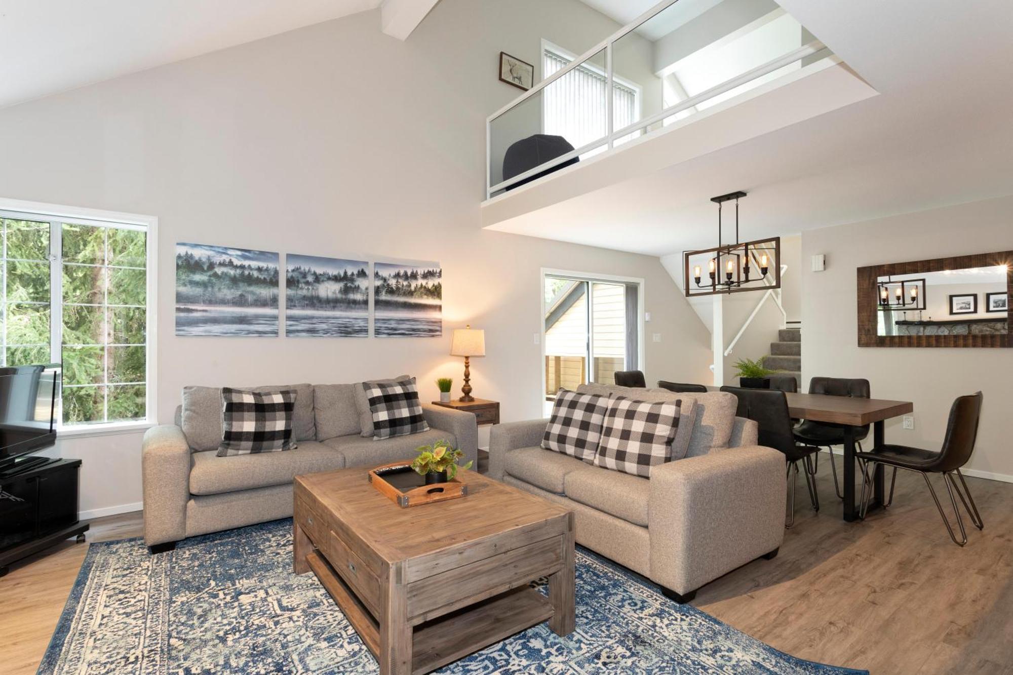 Holiday home Stoneridge 32 | Spacious Townhome W/ Access, Private Hot Tub & Covered Parking Whistler