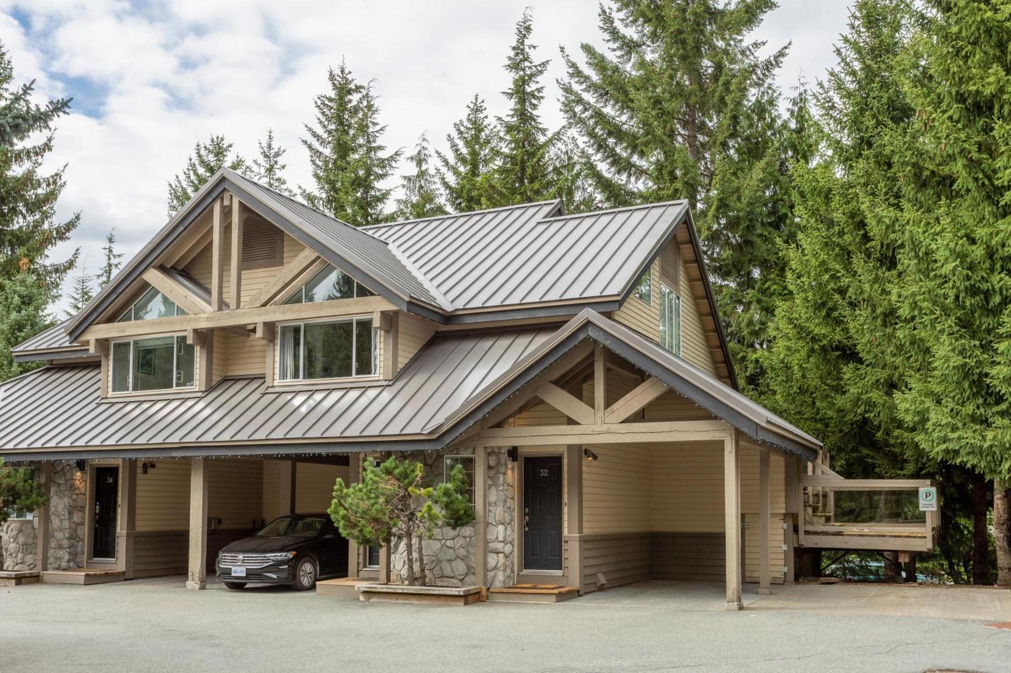 Stoneridge 32 | Spacious Townhome W/ Access, Private Hot Tub & Covered Parking