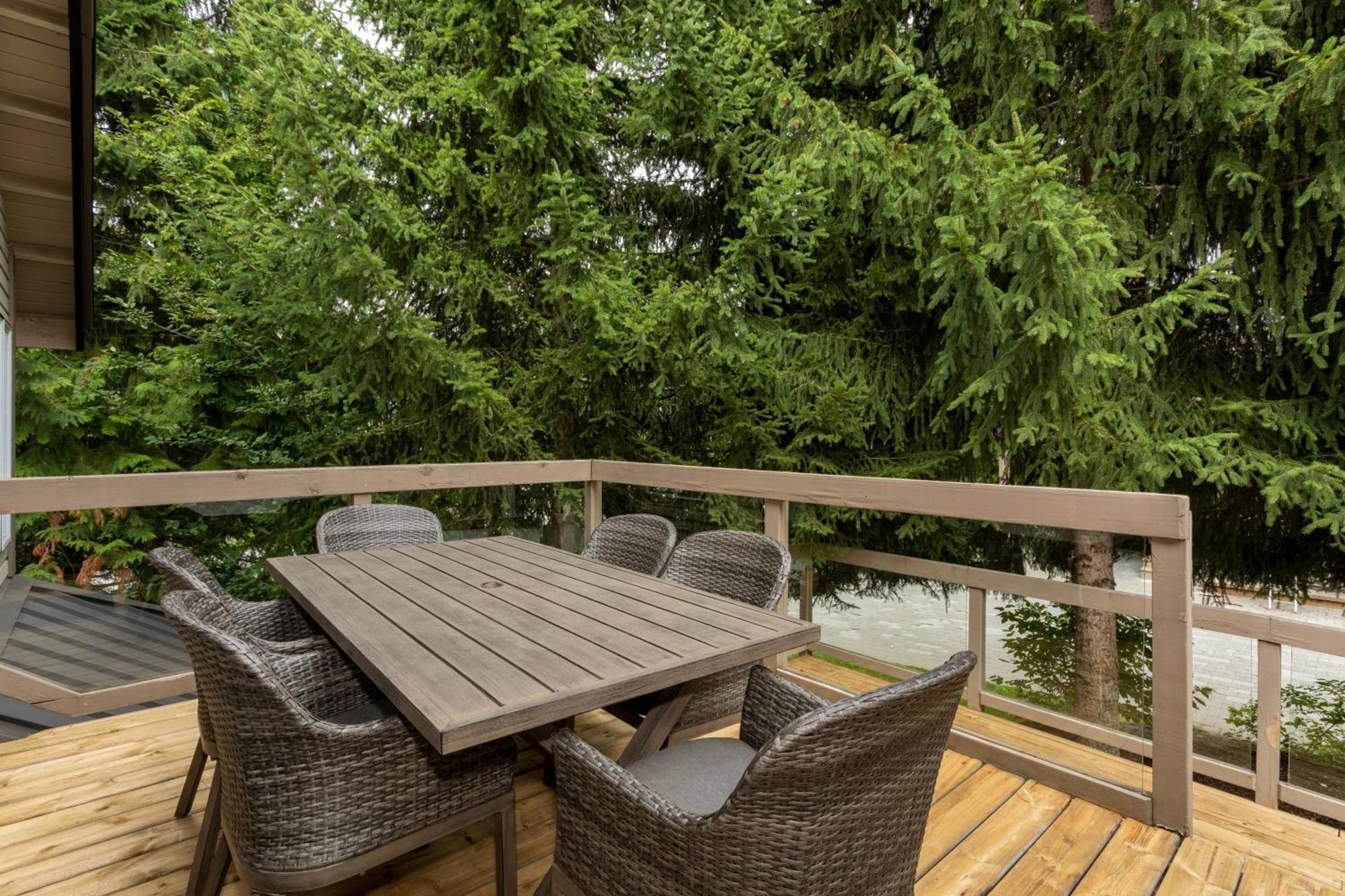 Stoneridge 32 | Spacious Townhome W/ Access, Private Hot Tub & Covered Parking Holiday home Whistler