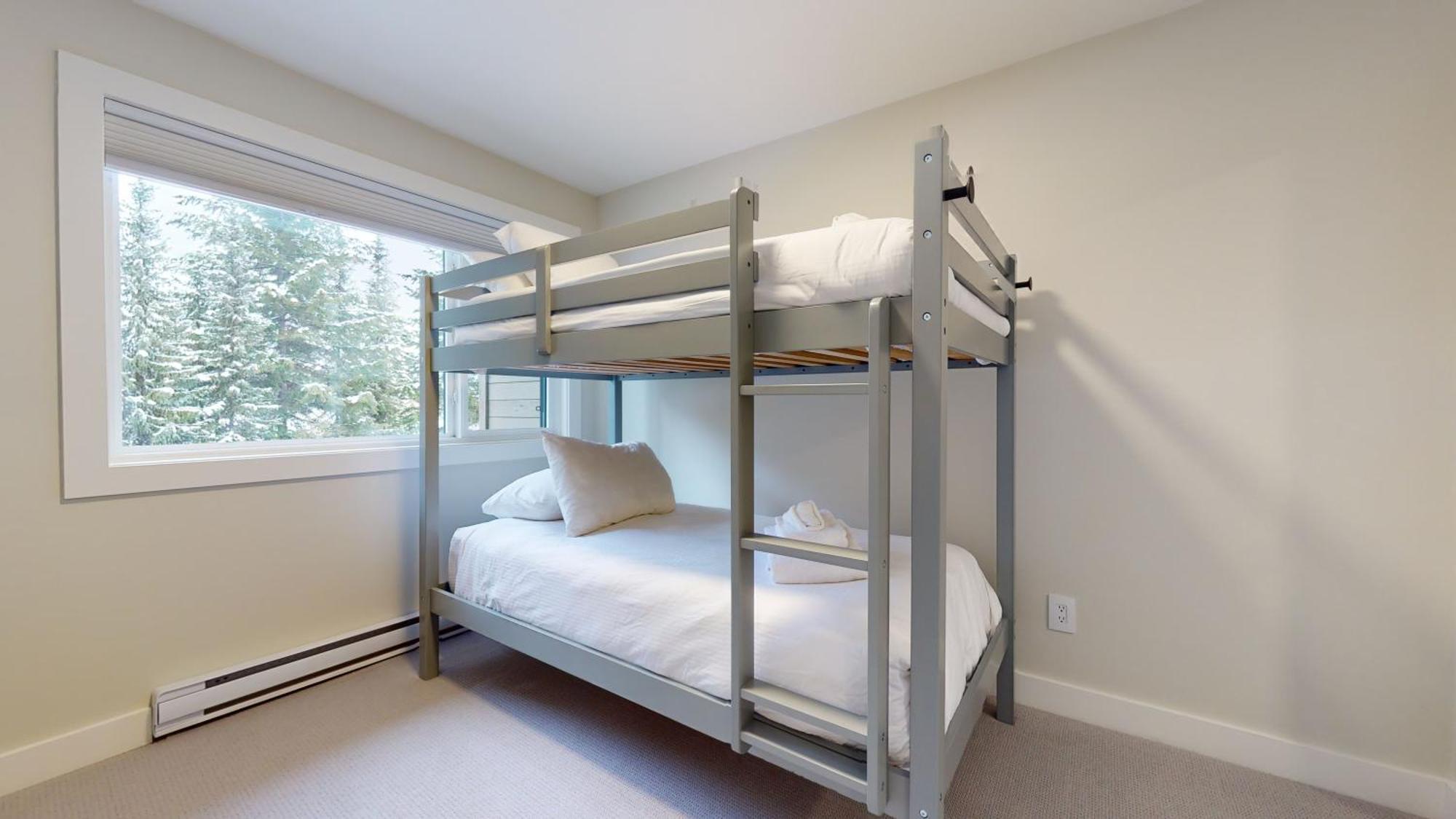 Telemark 25 Ski-in Ski-out Access Steps To Ski Lifts Renovated Townhome Whistler