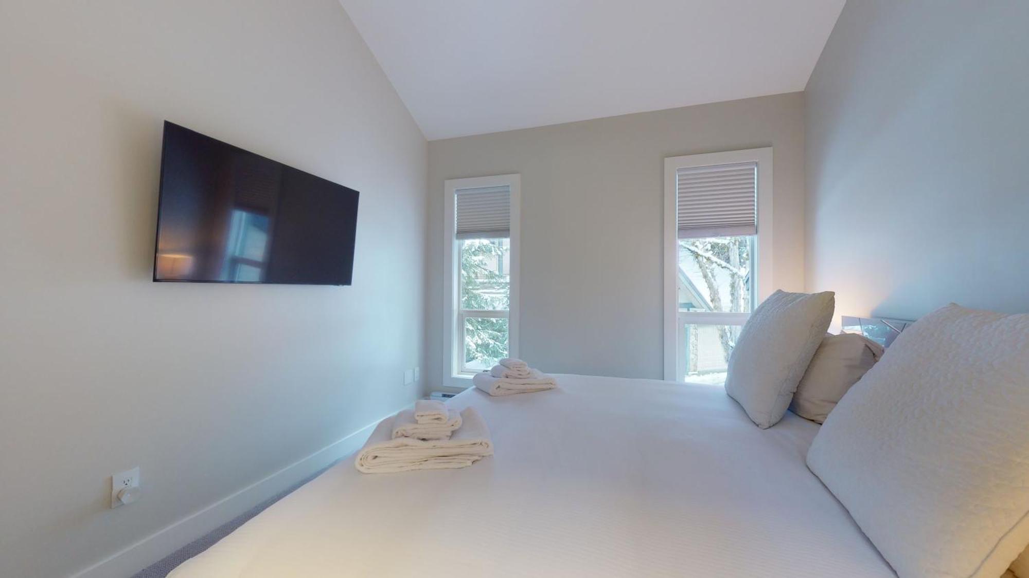 Holiday home Telemark 25 Ski-in Ski-out Access Steps To Ski Lifts Renovated Townhome Whistler