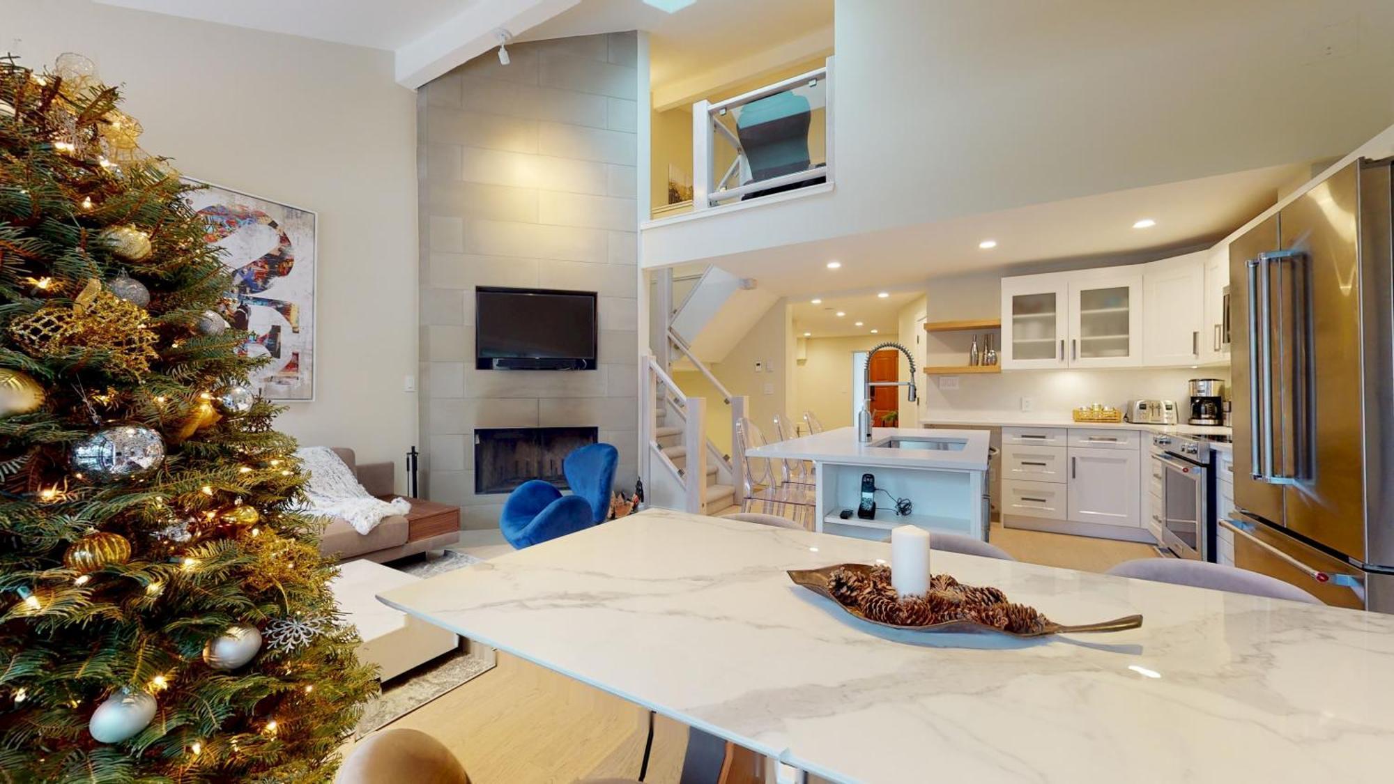 Telemark 25 Ski-in Ski-out Access Steps To Ski Lifts Renovated Townhome Whistler