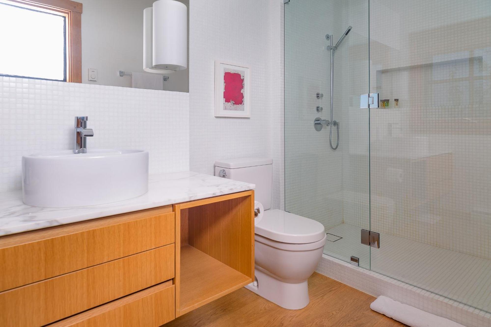 The Ridge 21 3 Bed3 Bath Luxury Townhouse Ski-inout Hot Tub Parking Incl Whistler