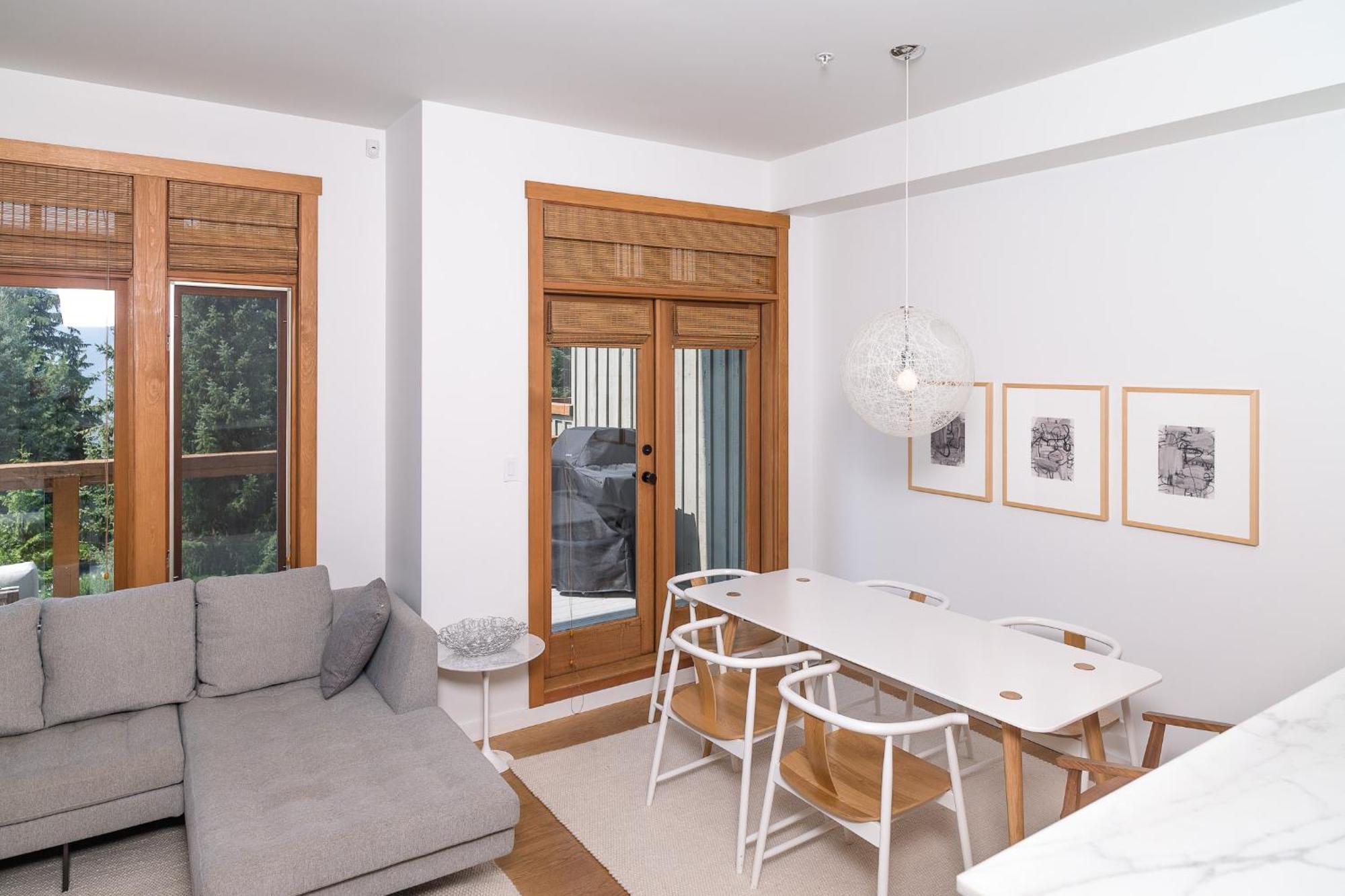The Ridge 21 3 Bed3 Bath Luxury Townhouse Ski-inout Hot Tub Parking Incl * Whistler