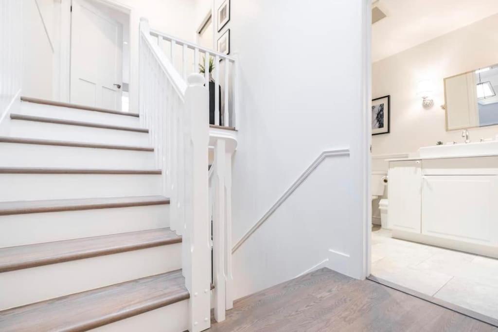 5 Bedroom Chalet, Steps To Gondola! *