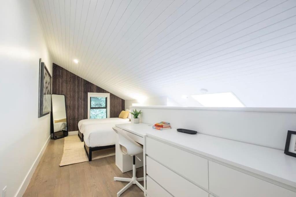 5 Bedroom Chalet, Steps To Gondola!