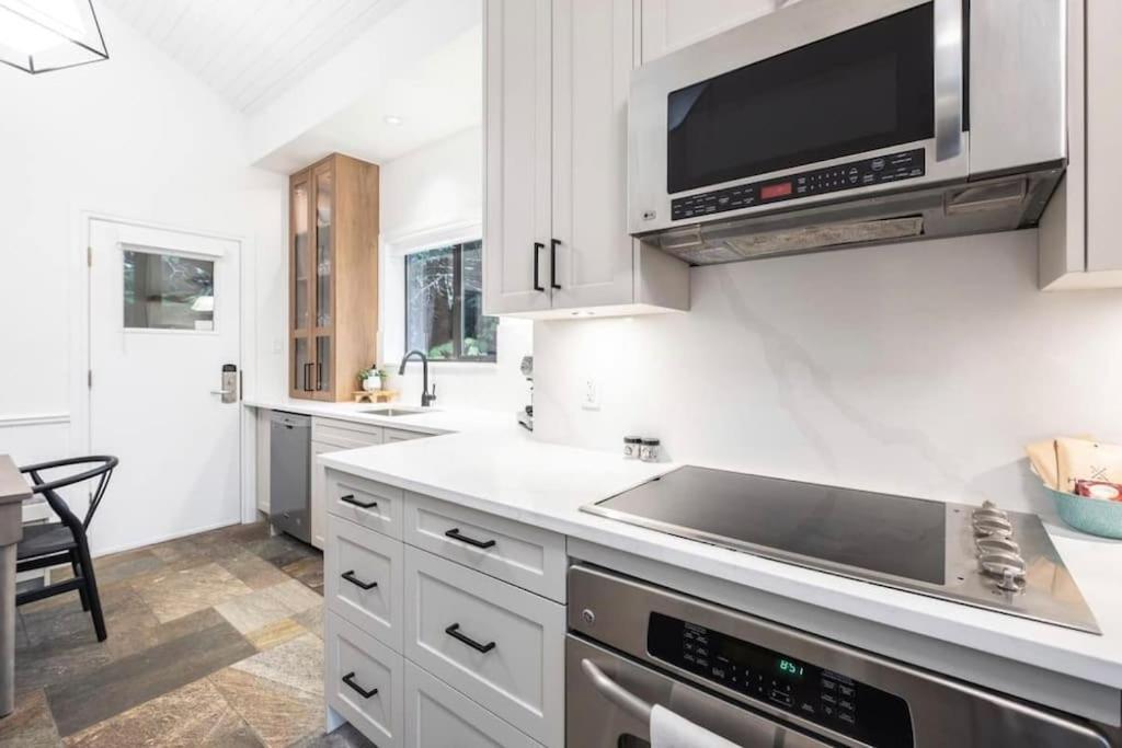 5 Bedroom Chalet, Steps To Gondola! Chalet