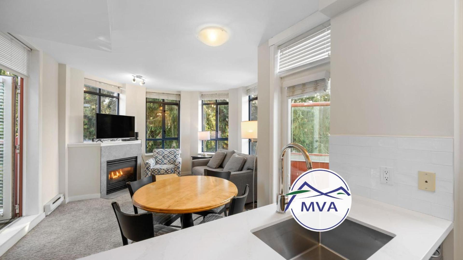 Alpenglow Two Bedroom With Private Hot Tub By Mva Apartment