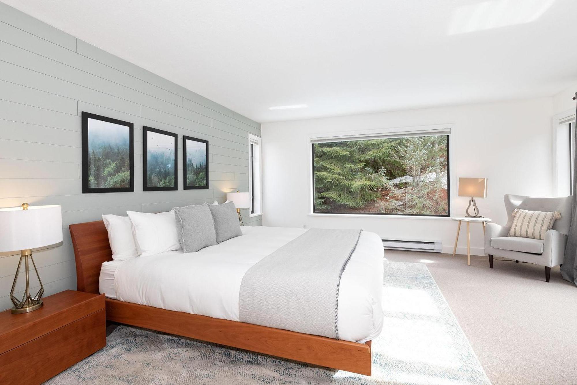 White Gold - Spacious Family-friendly Chalet, Hot Tub, Mountain Views, Log Fireplace * Whistler