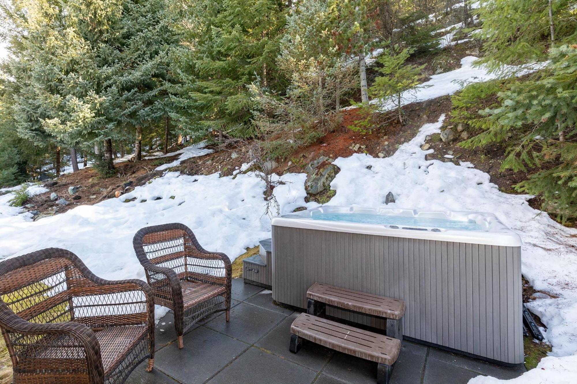 Holiday home White Gold - Spacious Family-friendly Chalet, Hot Tub, Mountain Views, Log Fireplace *