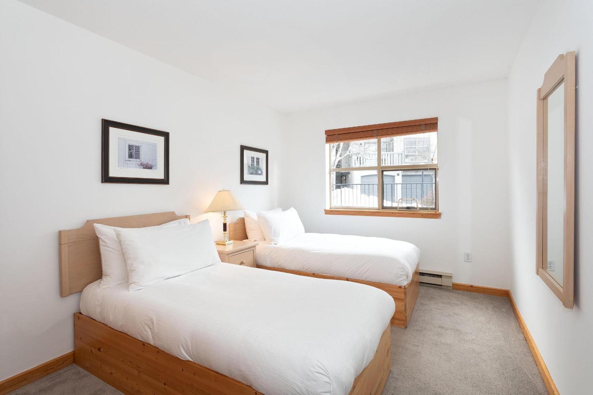 Forest Trails 9 - Walk Or Shuttle To Skiing, Fireplace, Private Garage, Free Parking Holiday home *