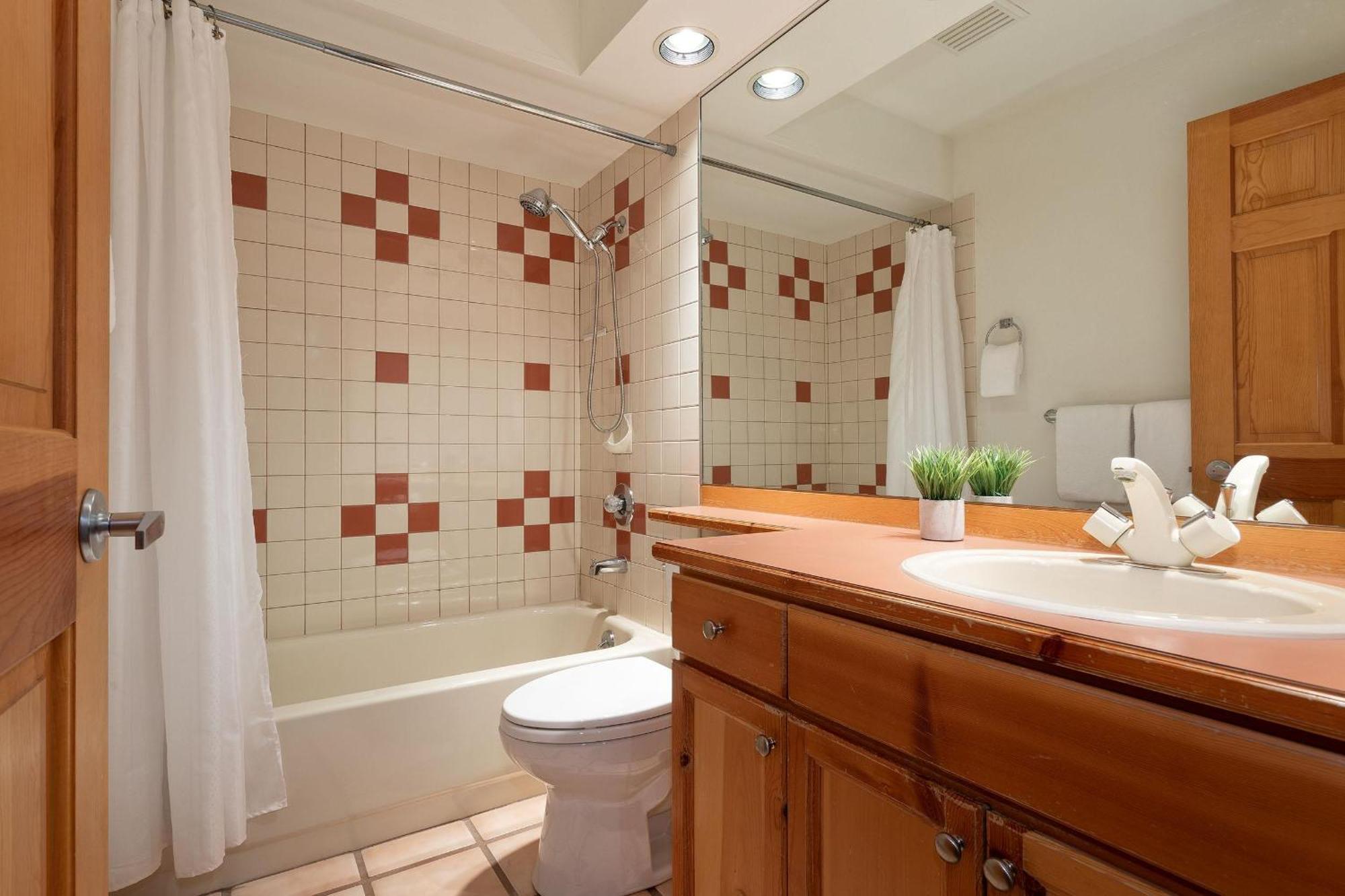 Holiday home Forest Trails 9 - Walk Or Shuttle To Skiing, Fireplace, Private Garage, Free Parking *