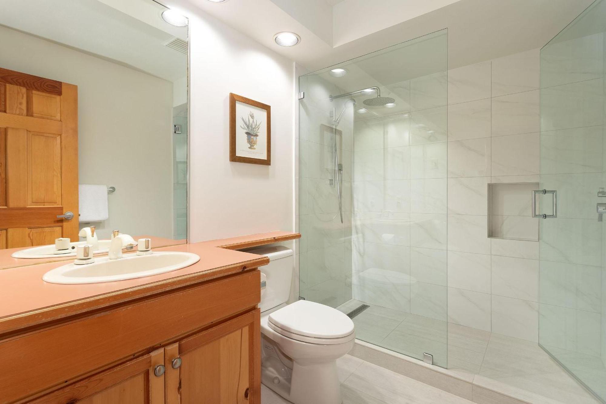 Holiday home Forest Trails 9 - Walk Or Shuttle To Skiing, Fireplace, Private Garage, Free Parking Whistler