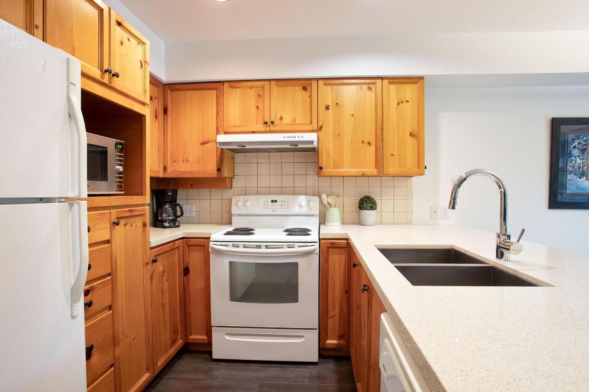 Forest Trails 9 - Walk Or Shuttle To Skiing, Fireplace, Private Garage, Free Parking Holiday home *