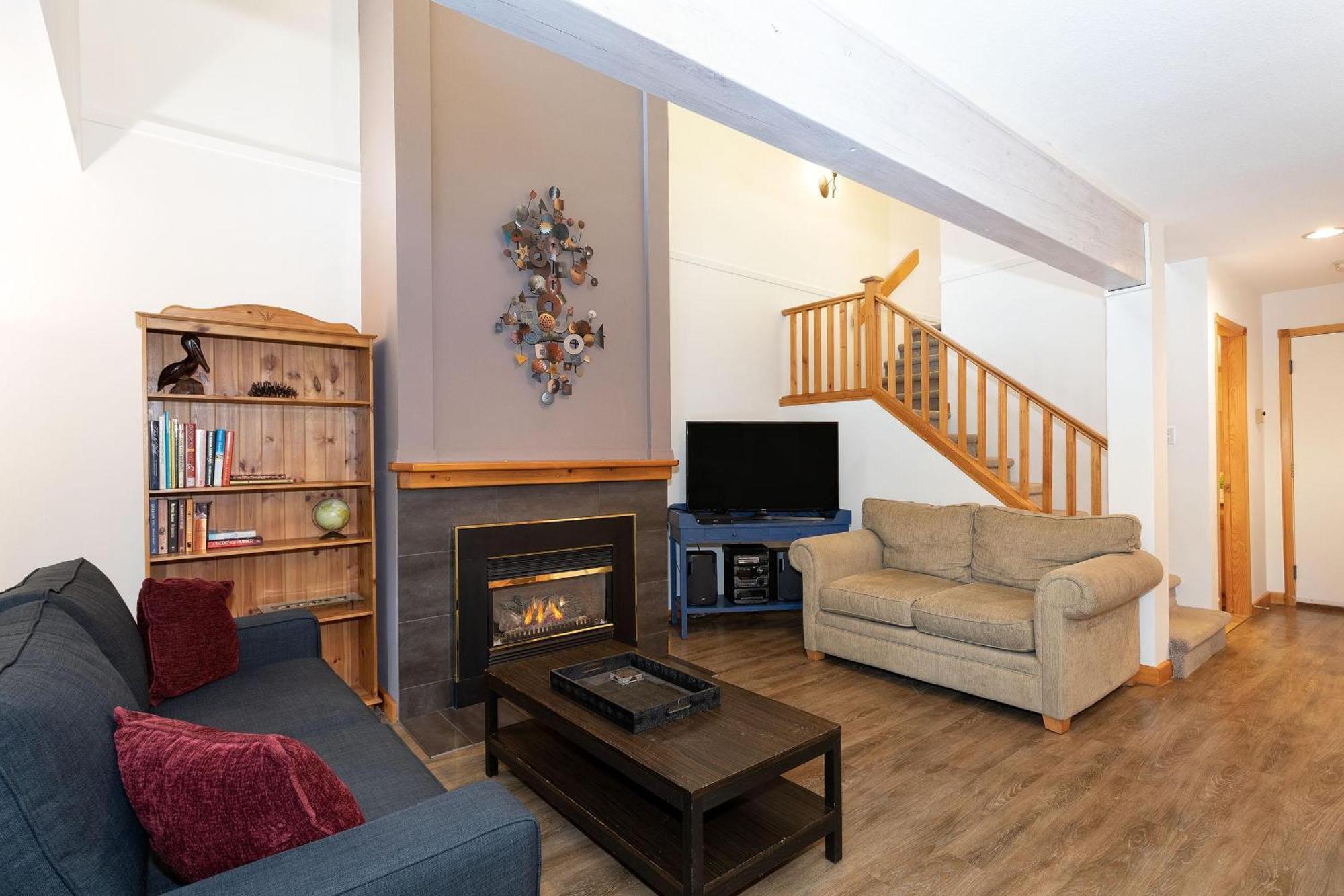 Holiday home Forest Trails 9 - Walk Or Shuttle To Skiing, Fireplace, Private Garage, Free Parking