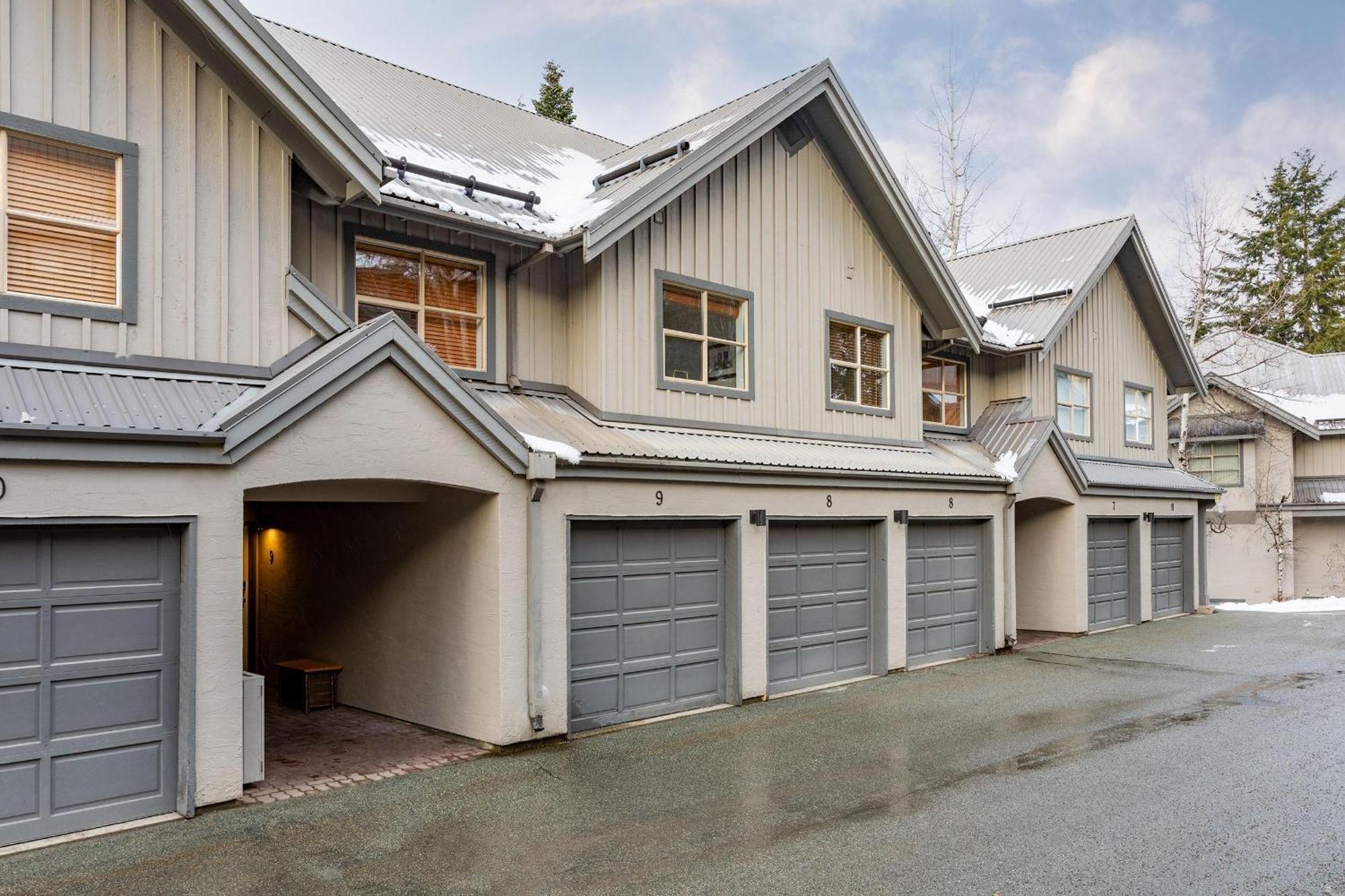 Forest Trails 9 - Walk Or Shuttle To Skiing, Fireplace, Private Garage, Free Parking Holiday home Whistler